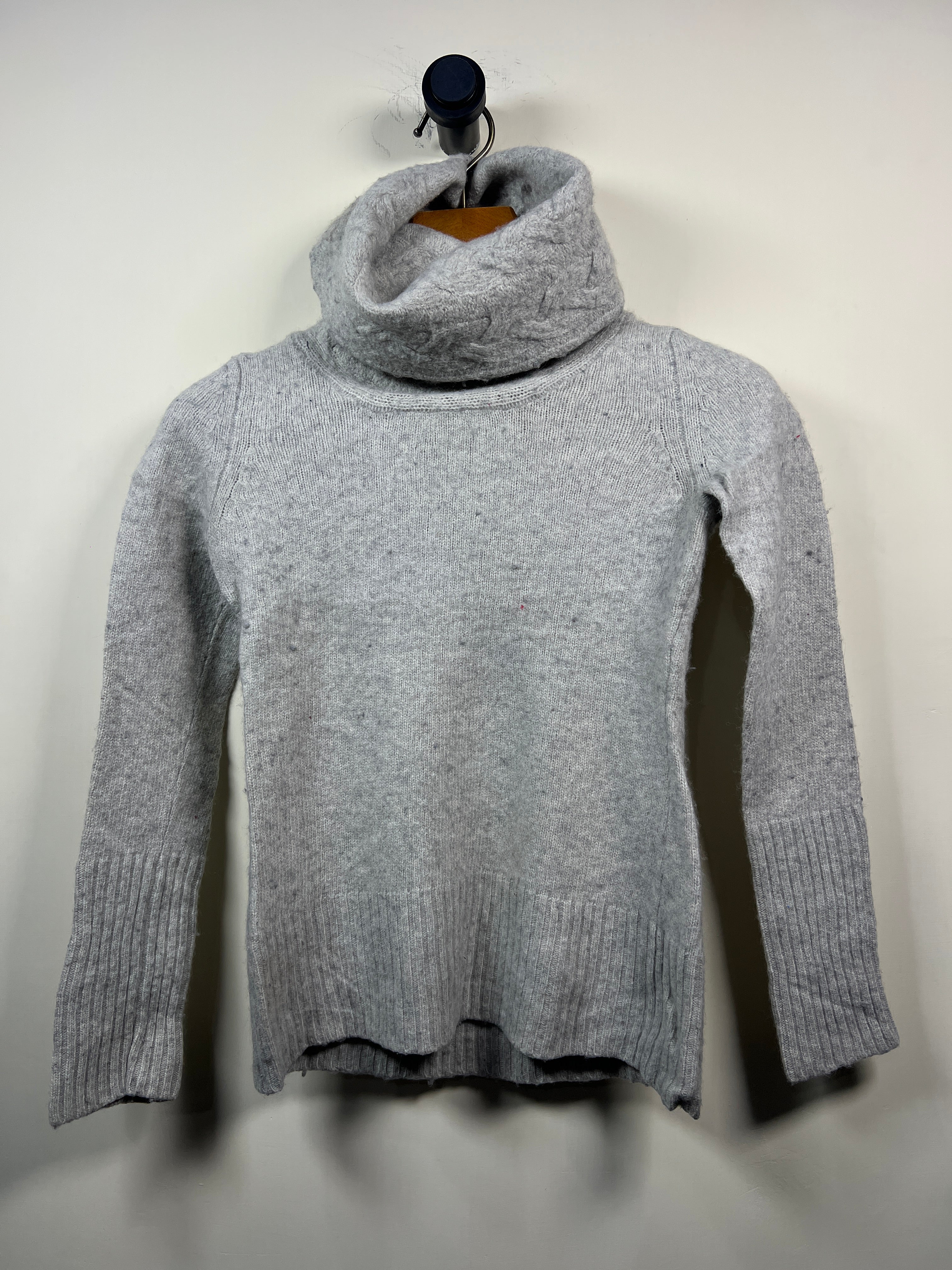 Turtle Neck Lambswool Sweater (Women) (Small)