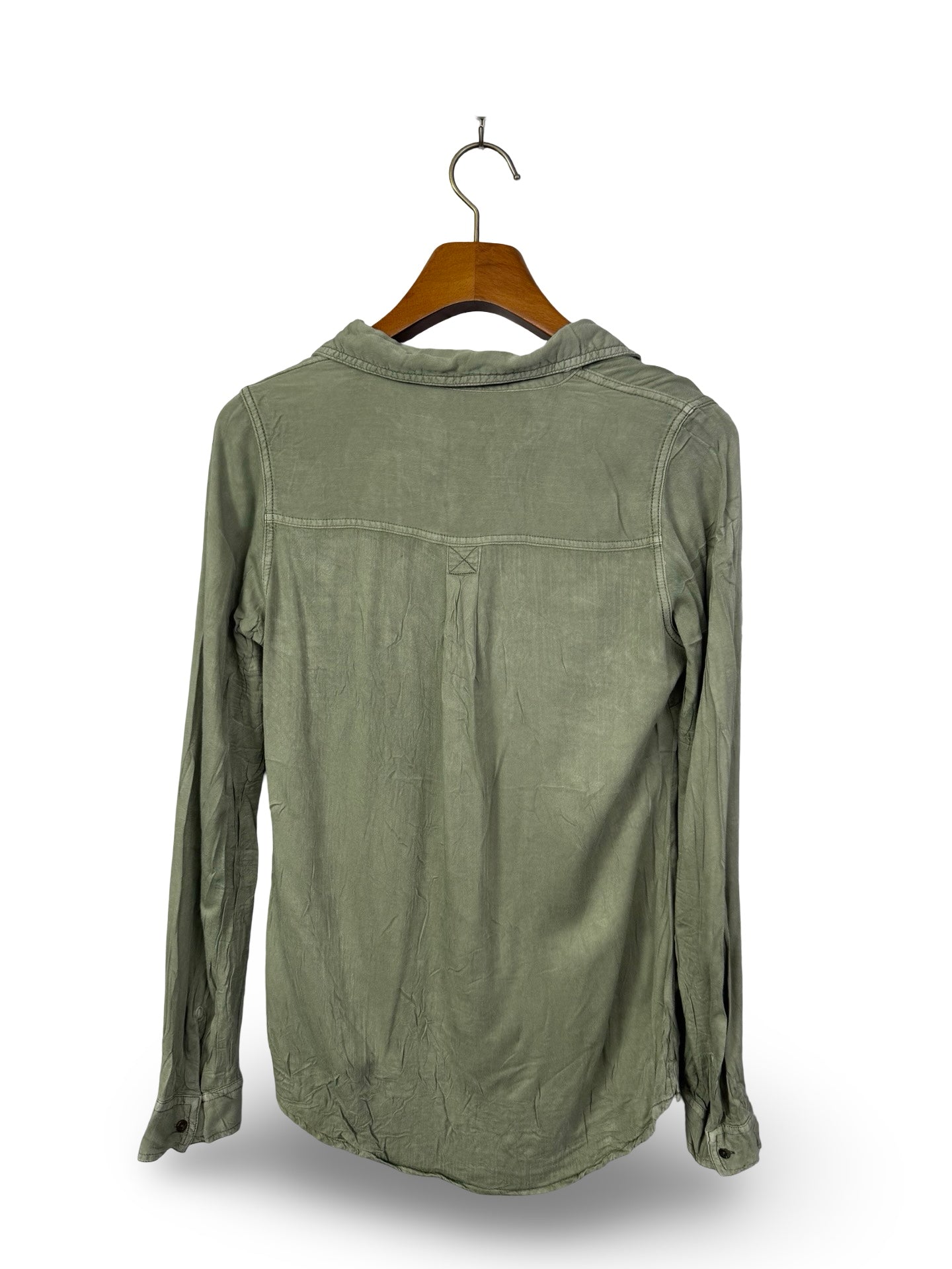 Maurices Shirt (Women) (Medium-Large)