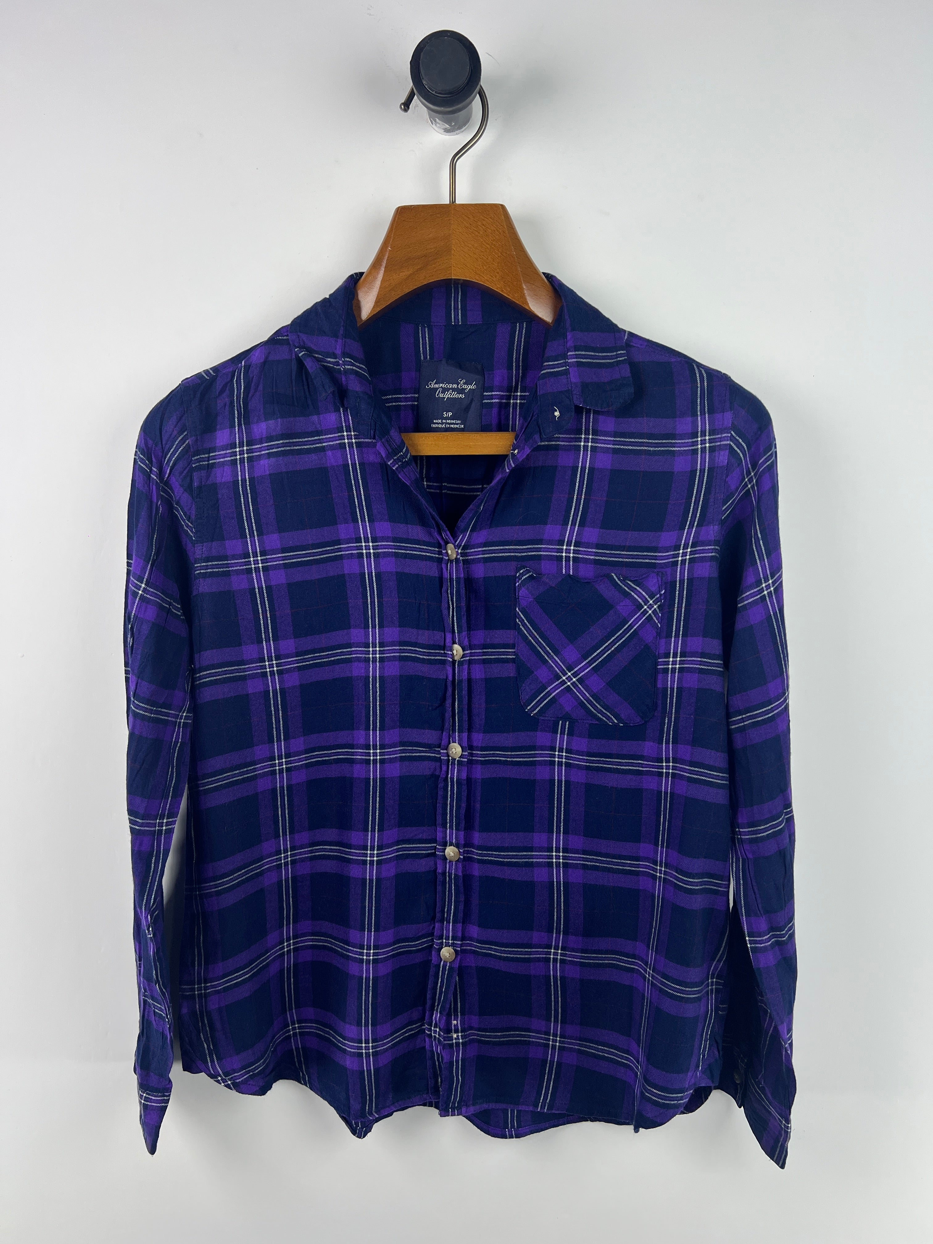 American Eagle Shirt (Women) (Small-Medium)