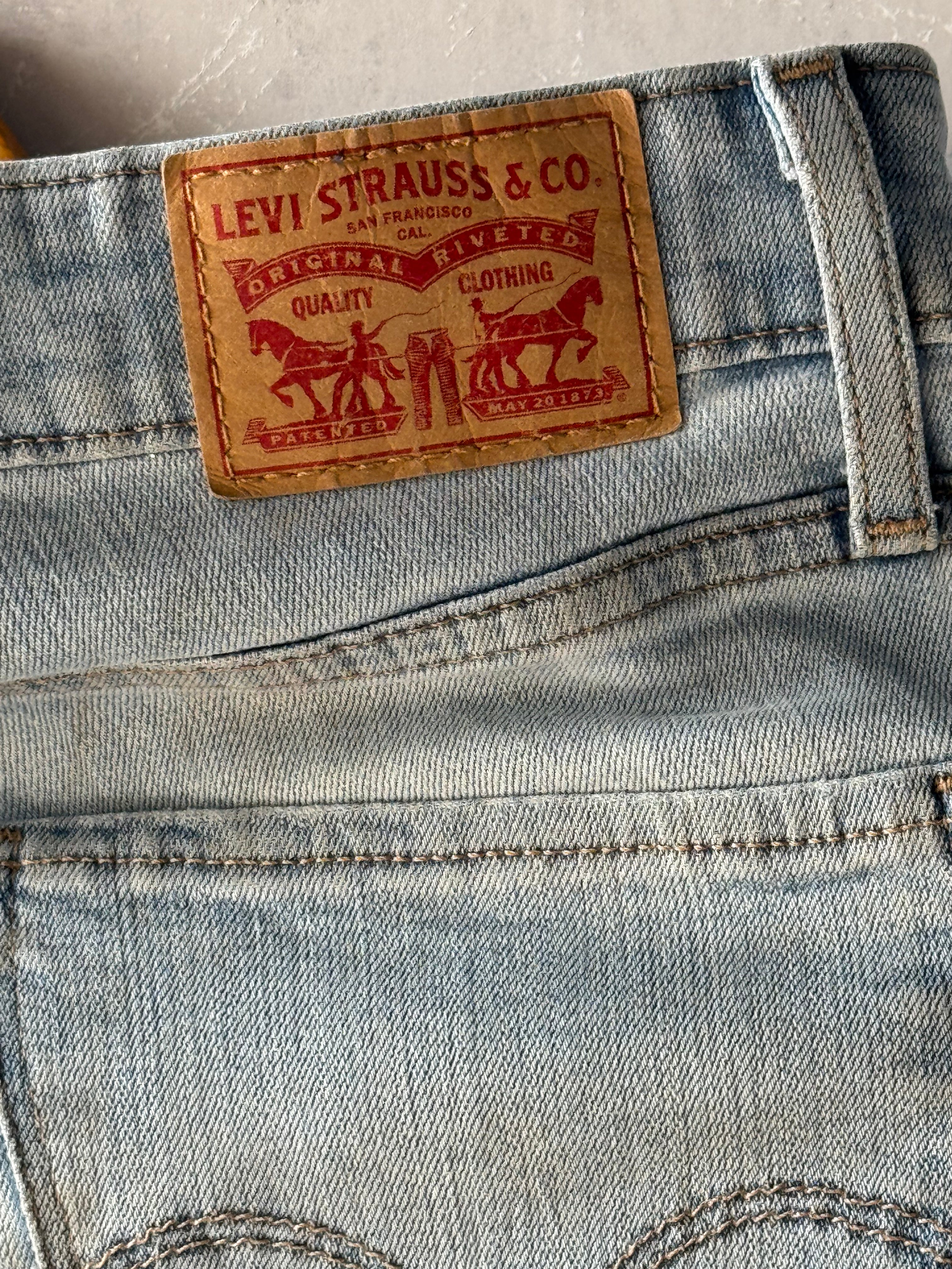 Levis Jeans (Women) (Waist 28-30)