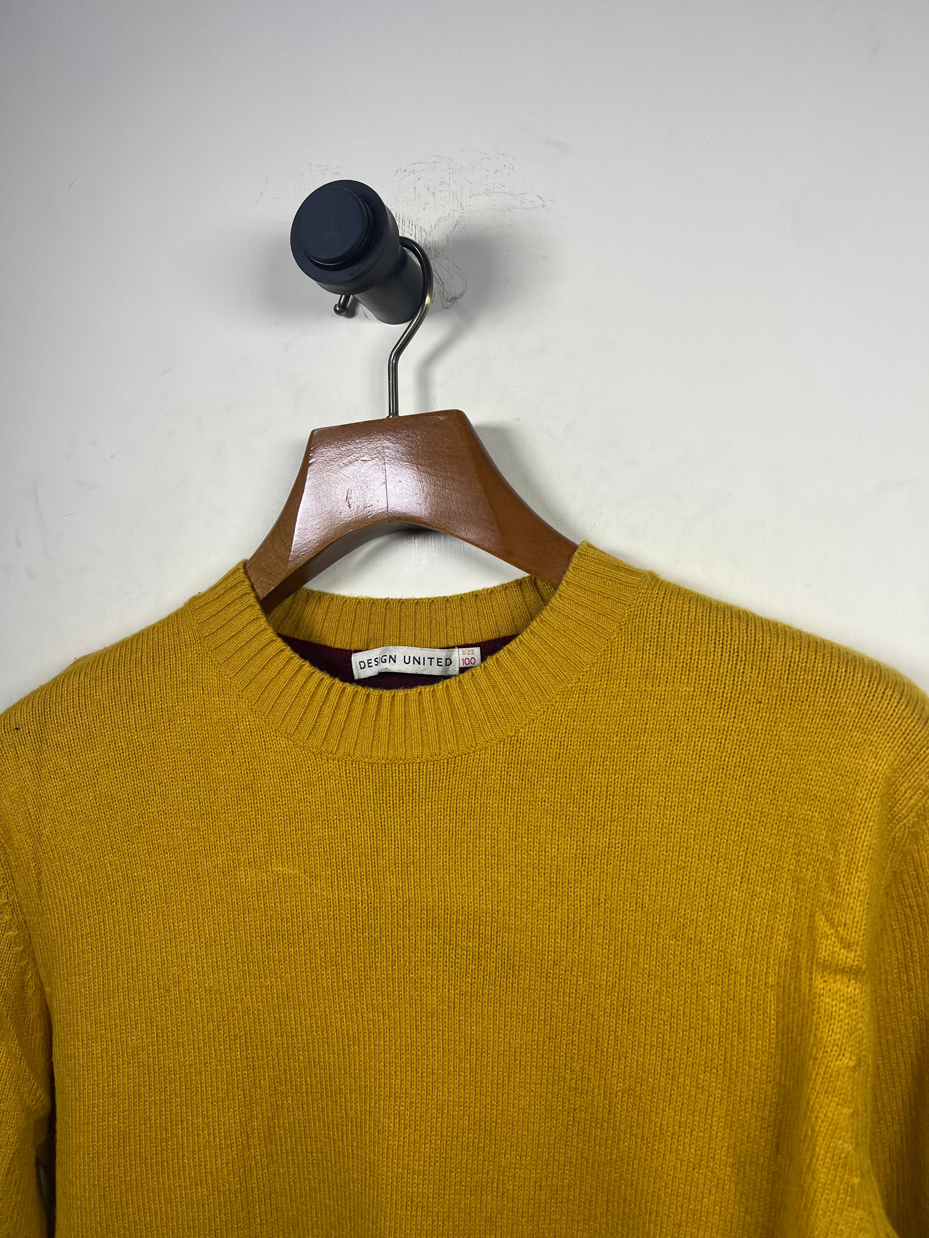 Design United Sweater (Small-Medium)