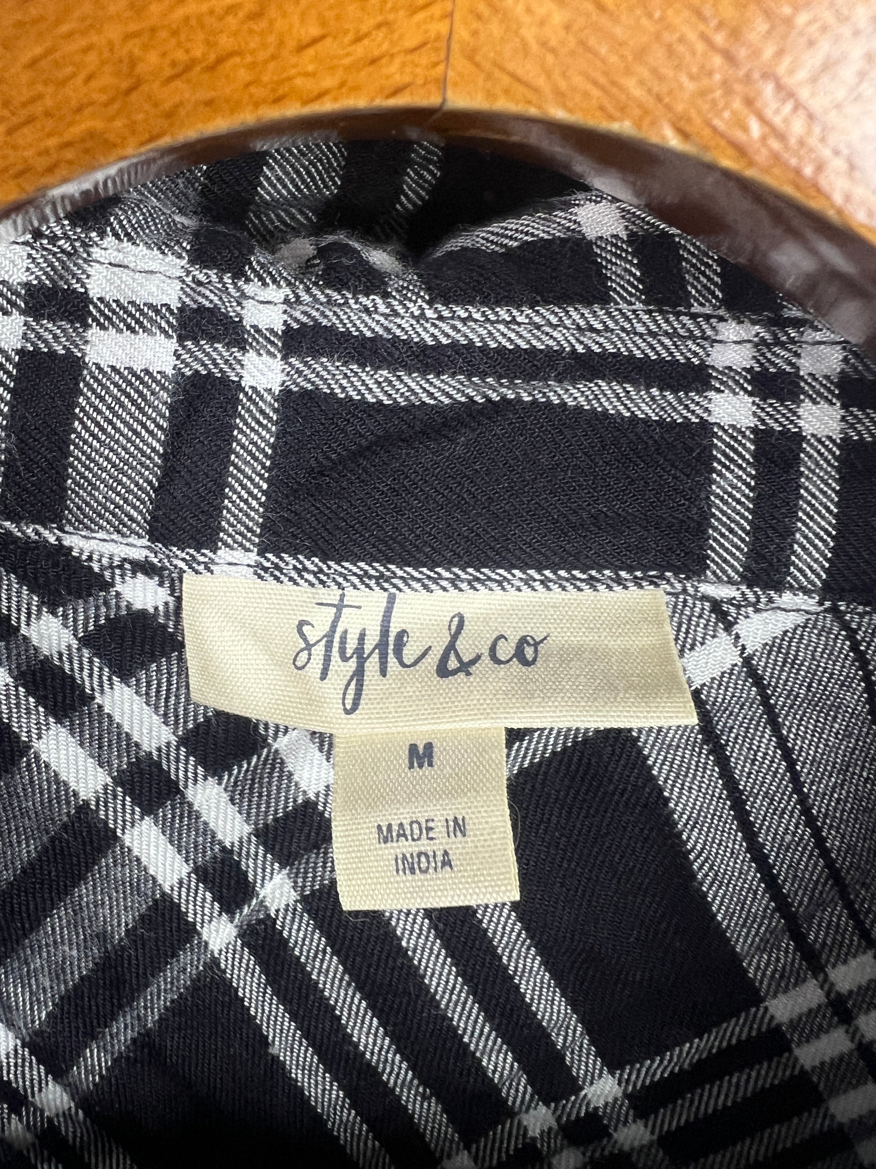 Style & Co Shirt (Women) (Medium-Large)