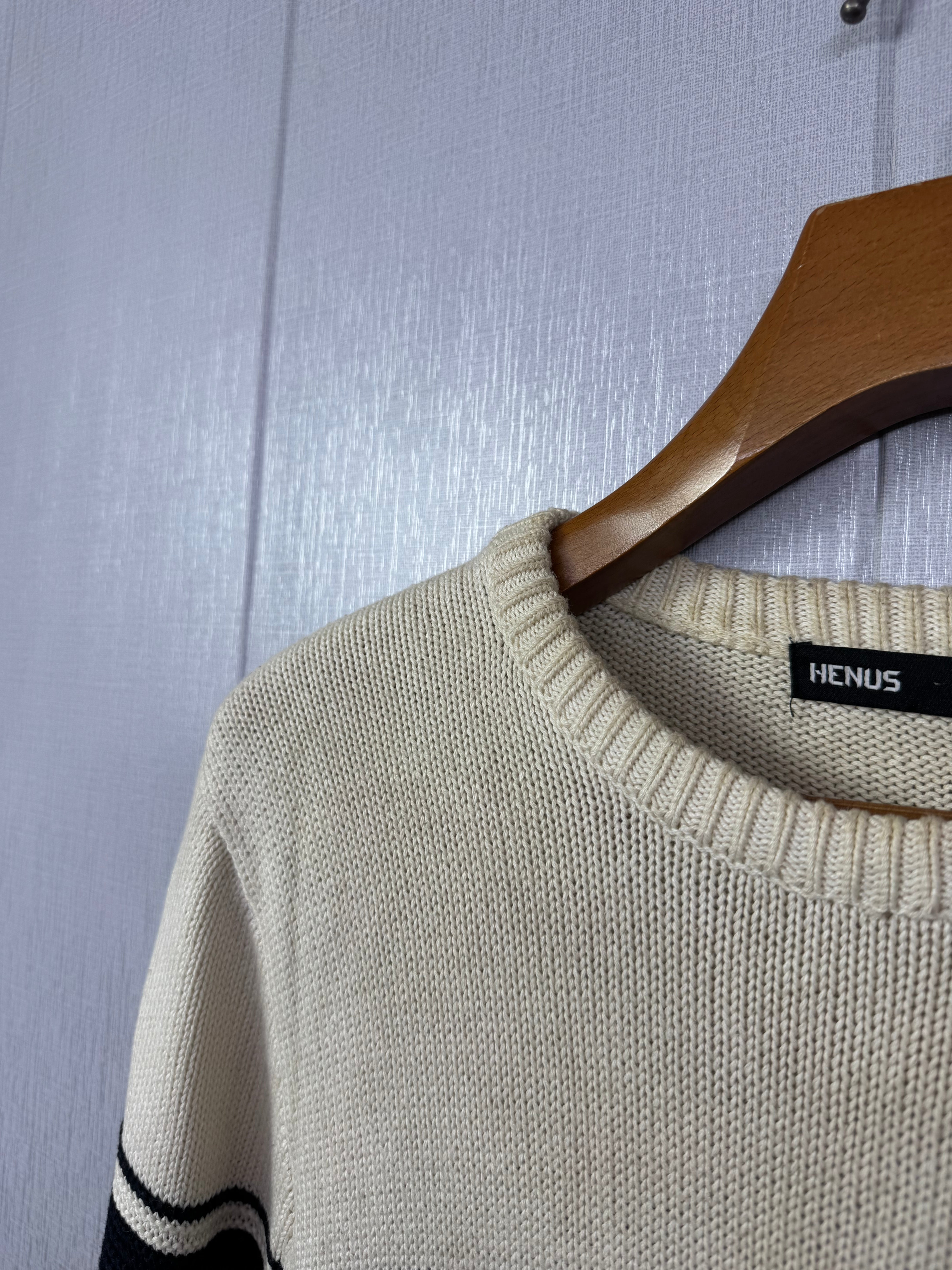 Henus Knitted Sweater (Medium)