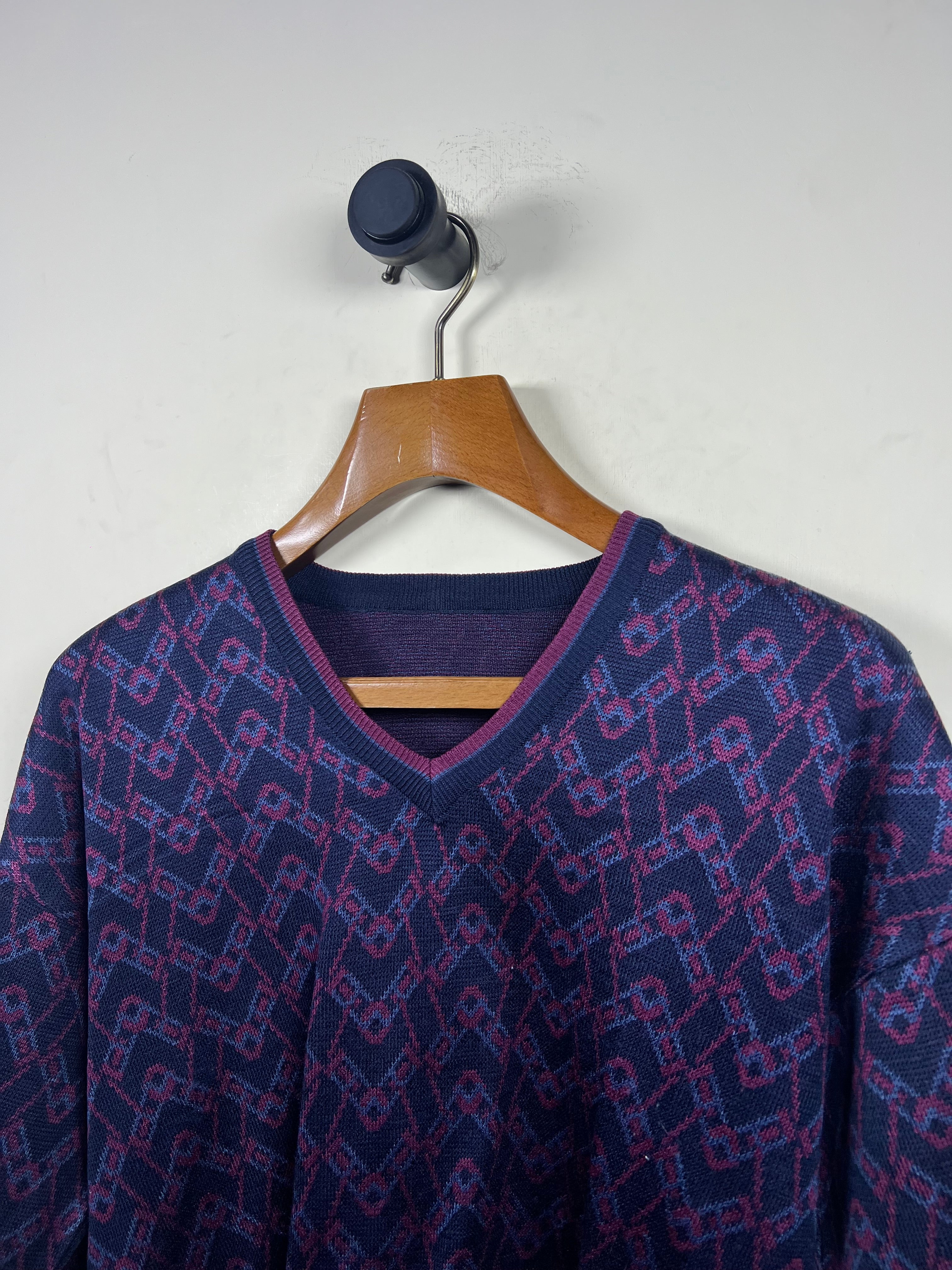 Sweater (Women) (Large/X-Large)