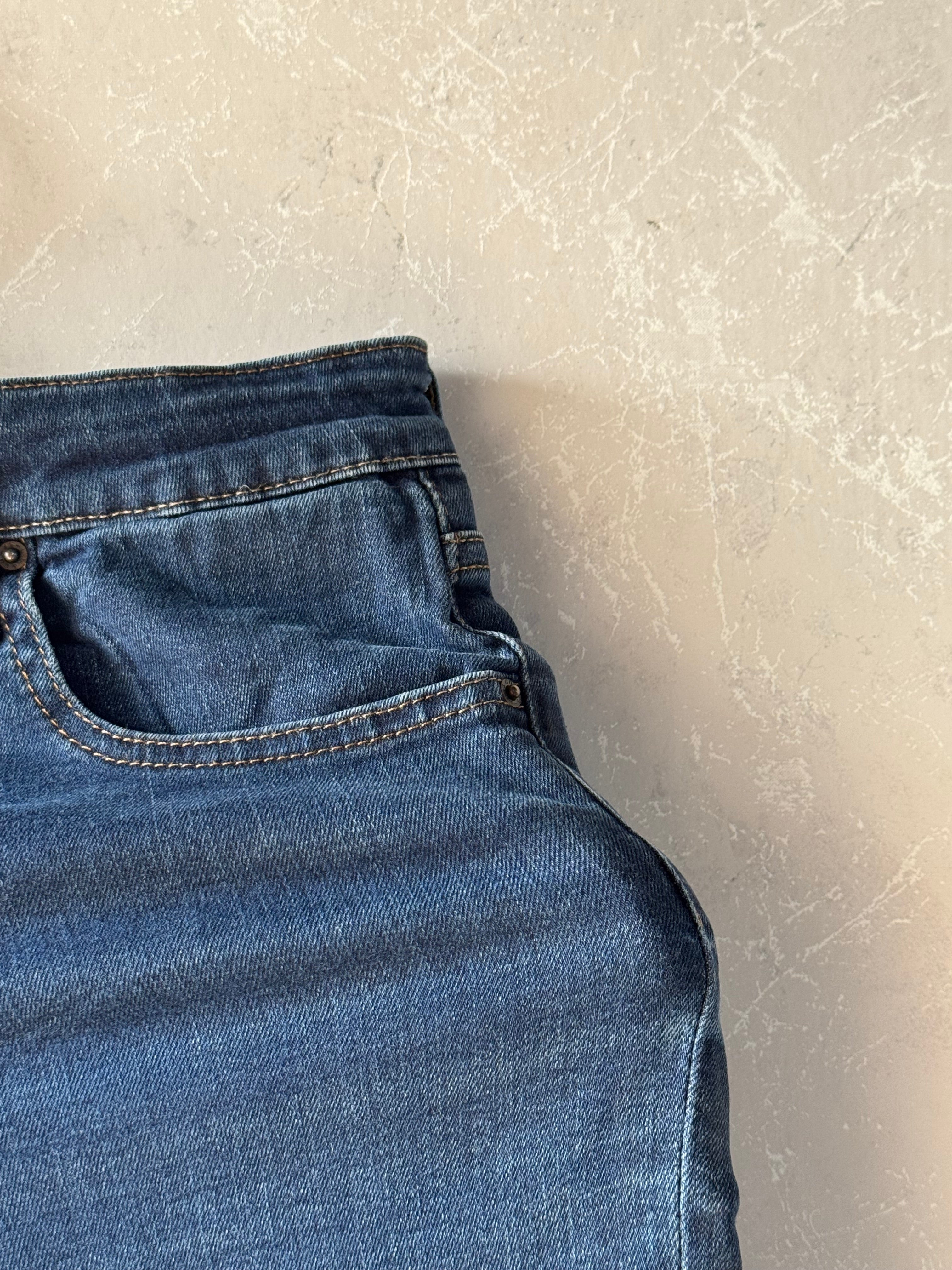 Levis Jeans (Women) (Waist 28)