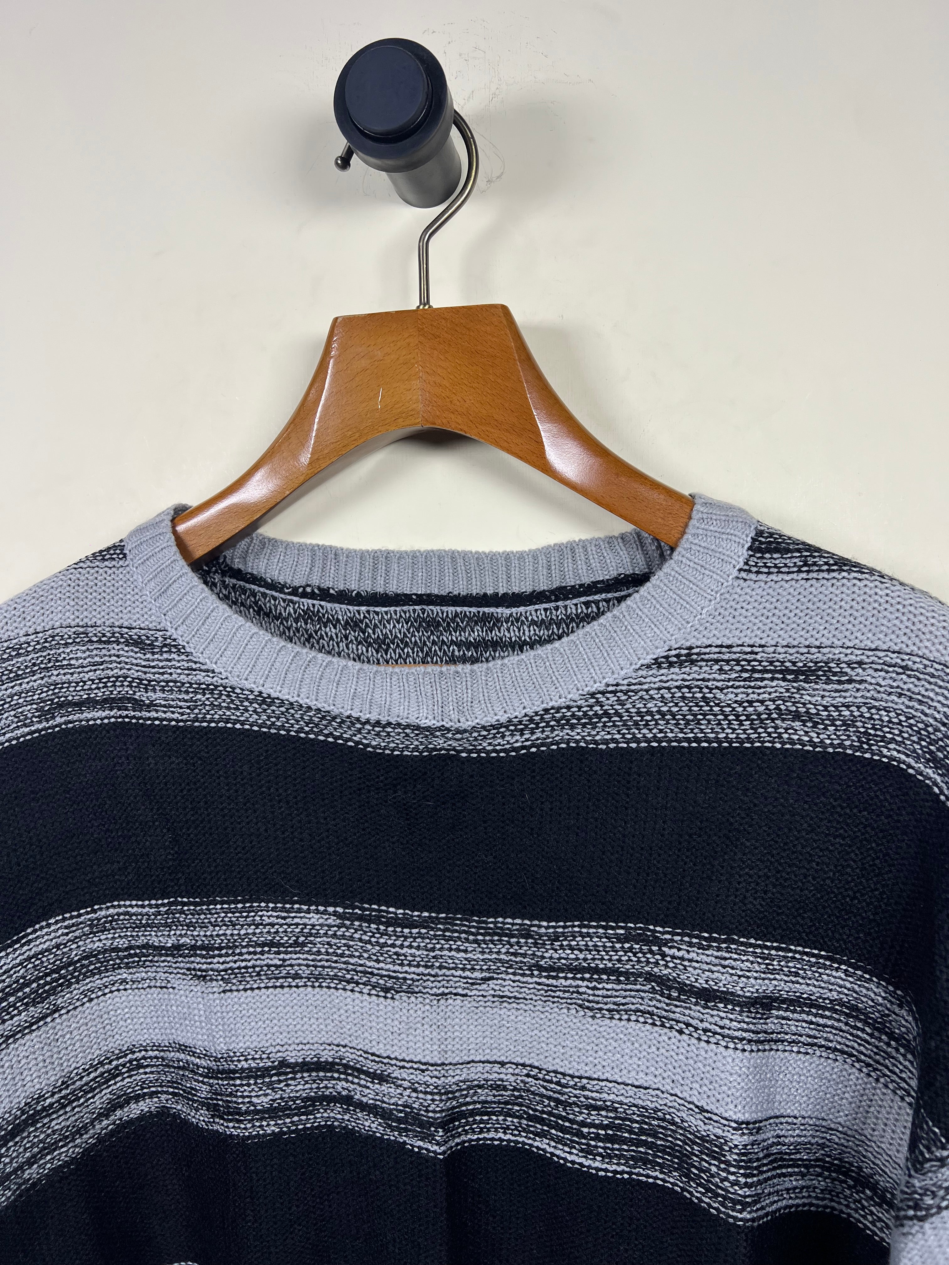 Knitted Sweater (Women) (Large/X-Large)