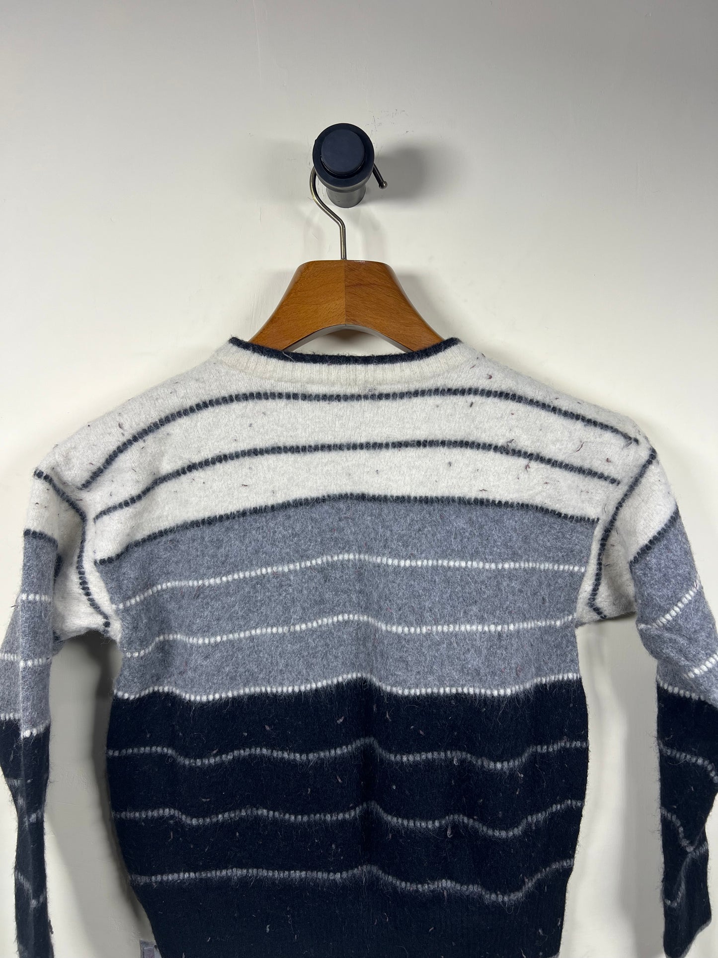 Liz Claiborne Crop Lambswool Sweater (Women) (Small)