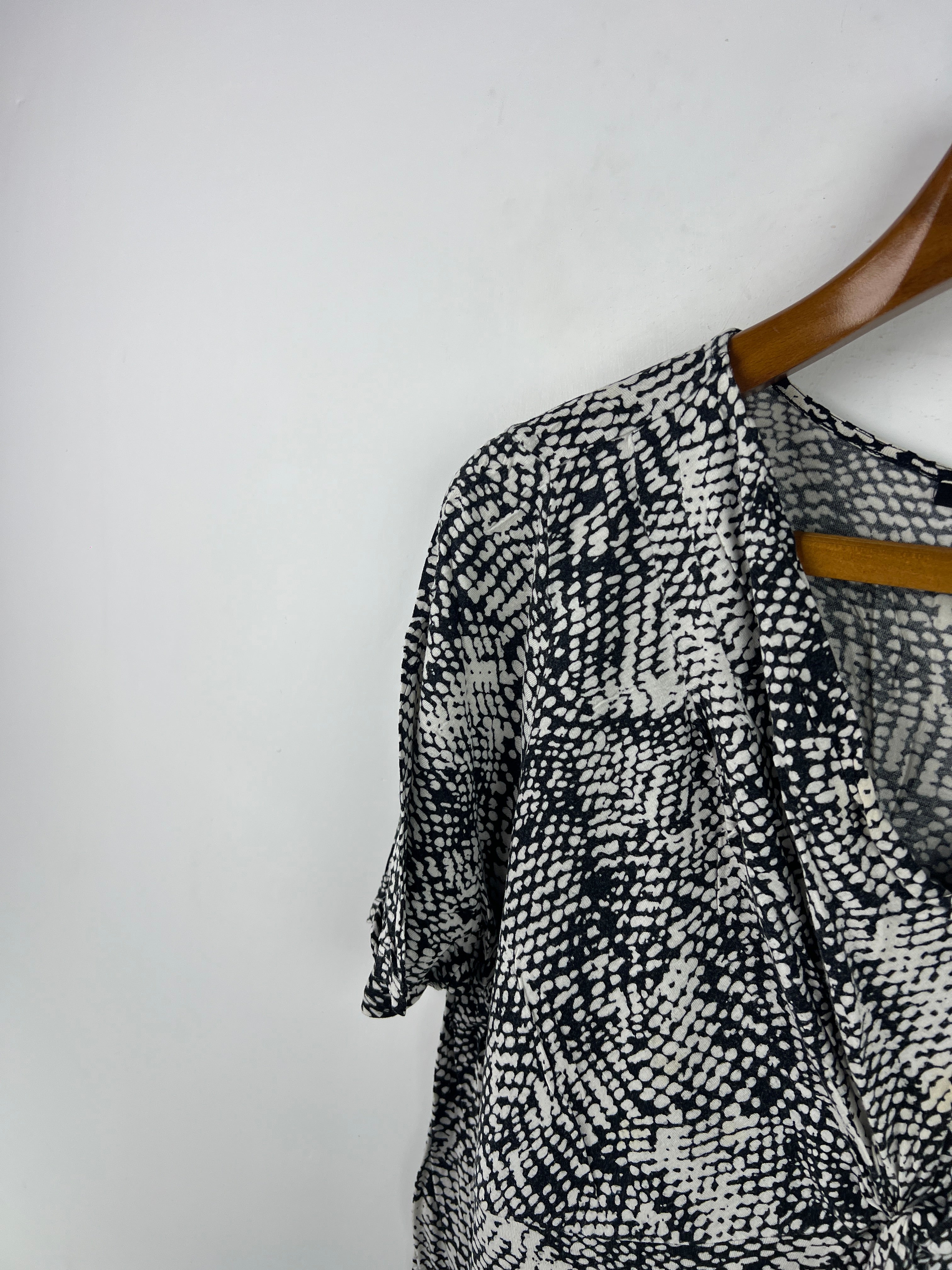 APT.9 Blouse (Women) (Medium-Large)
