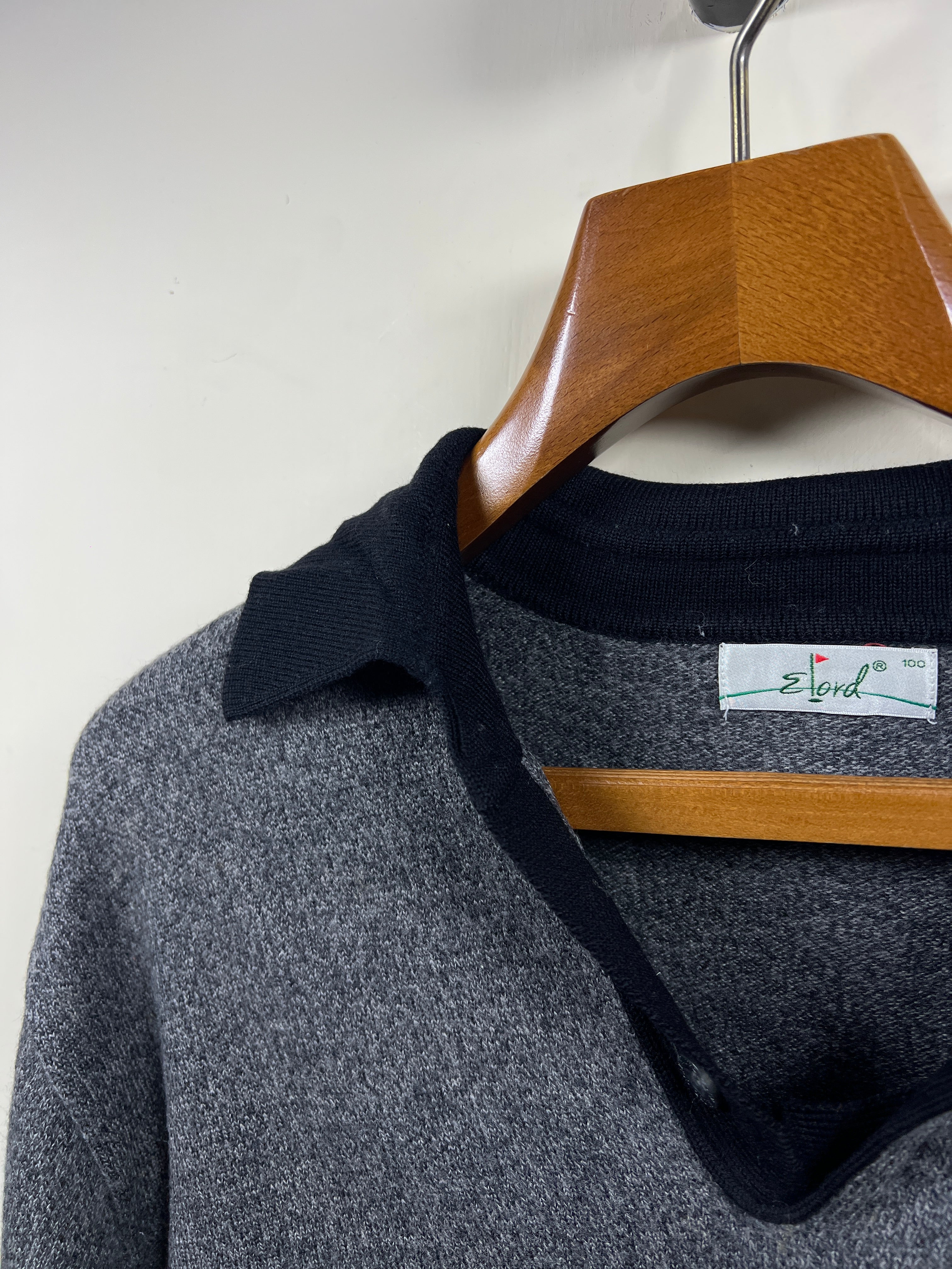 Elord Quarter Buttoned Sweater (Medium-Large)