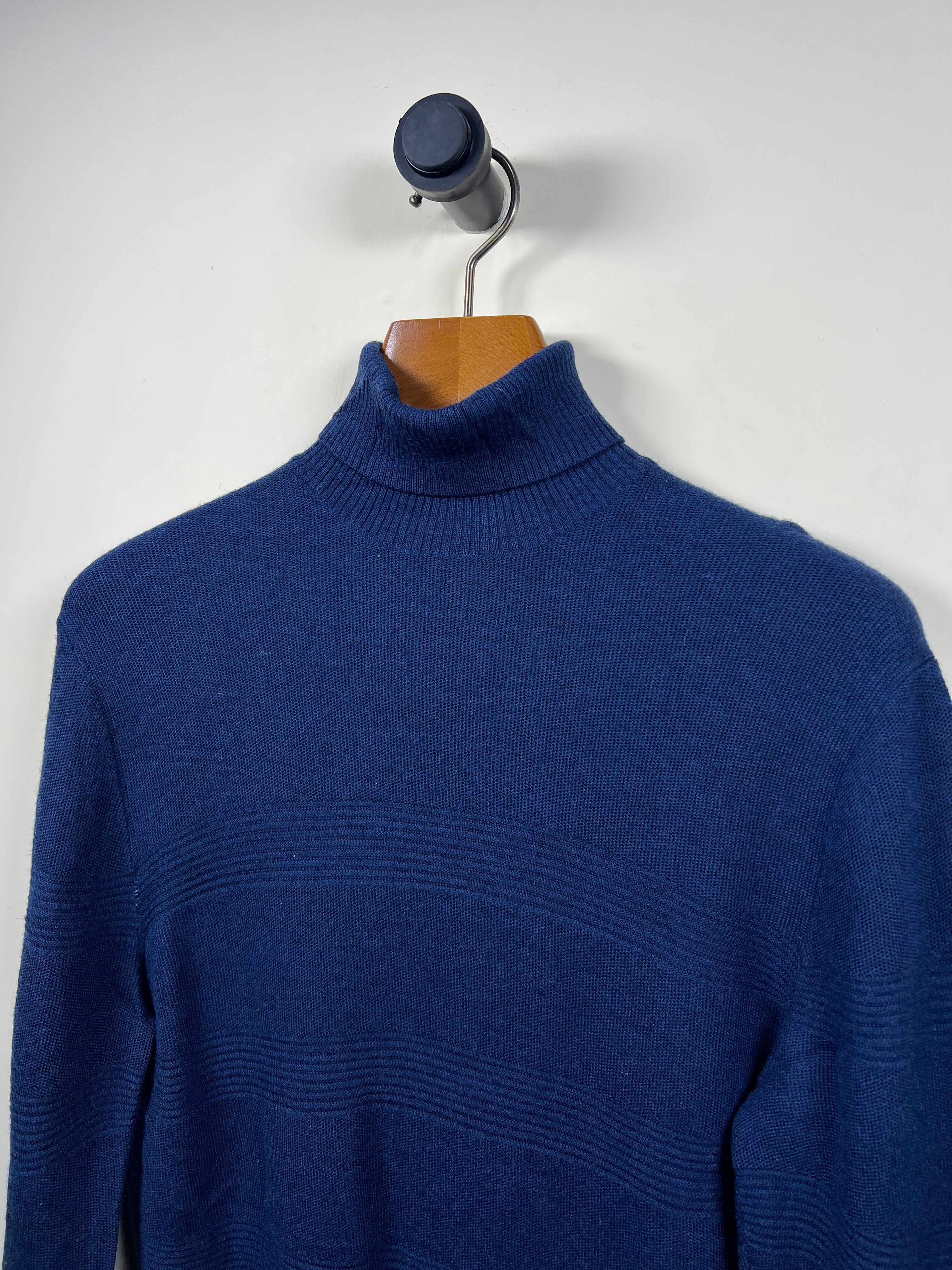 Maestro Turtle Neck Sweater (Small-Medium)