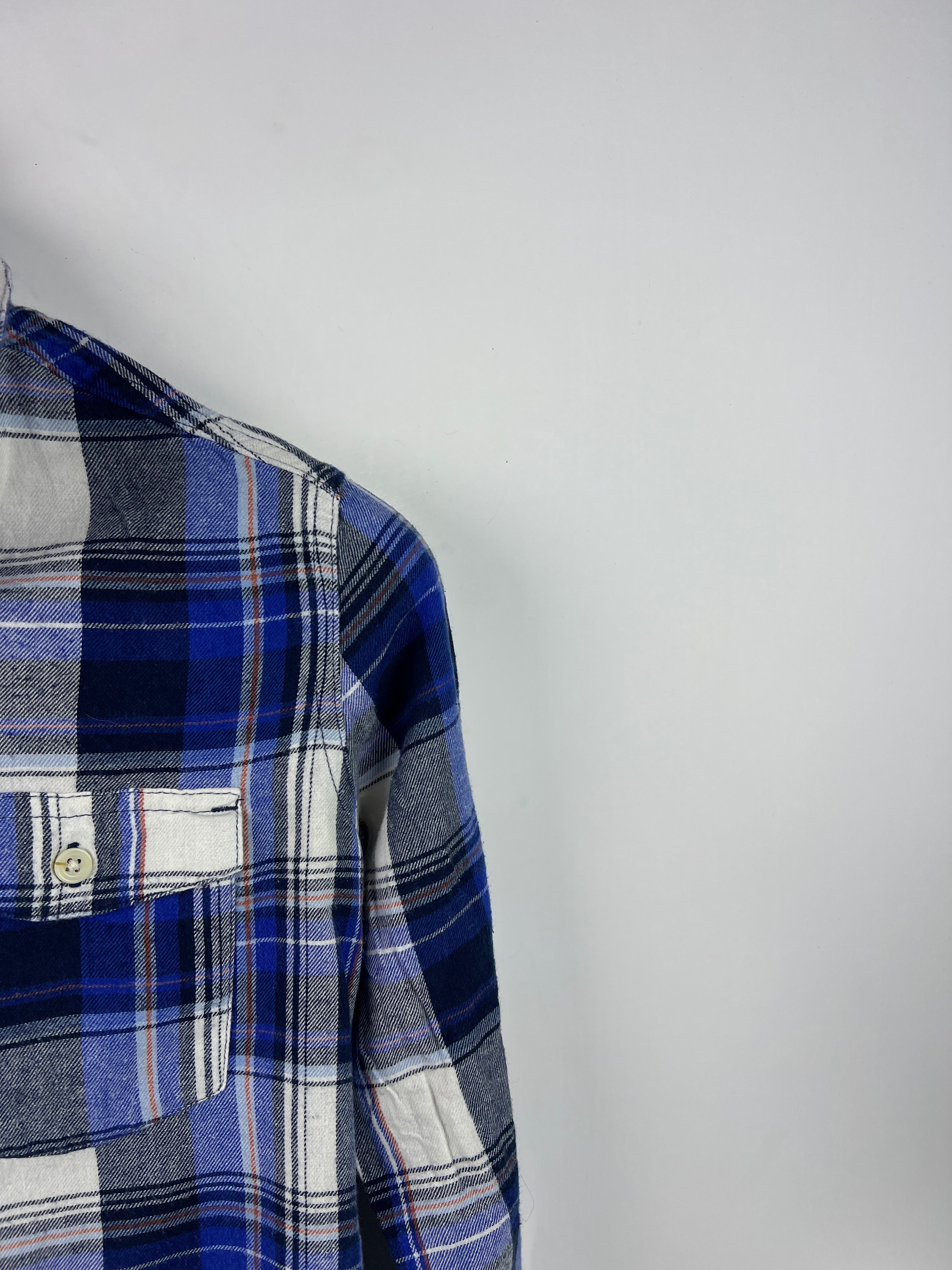 Mossimo Shirt (Women) (Small-Medium)
