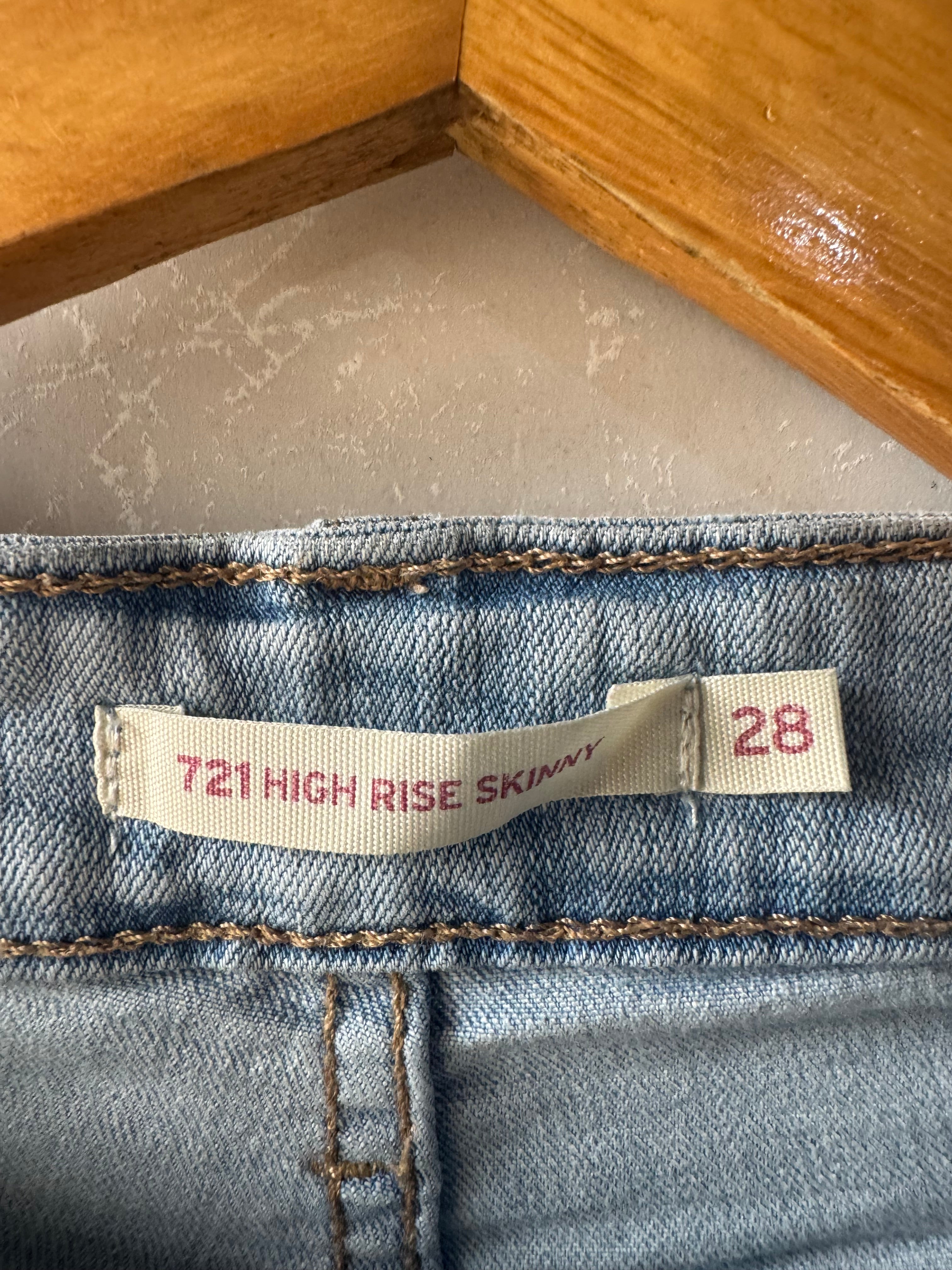 Levis Jeans (Women) (Waist 28-30)