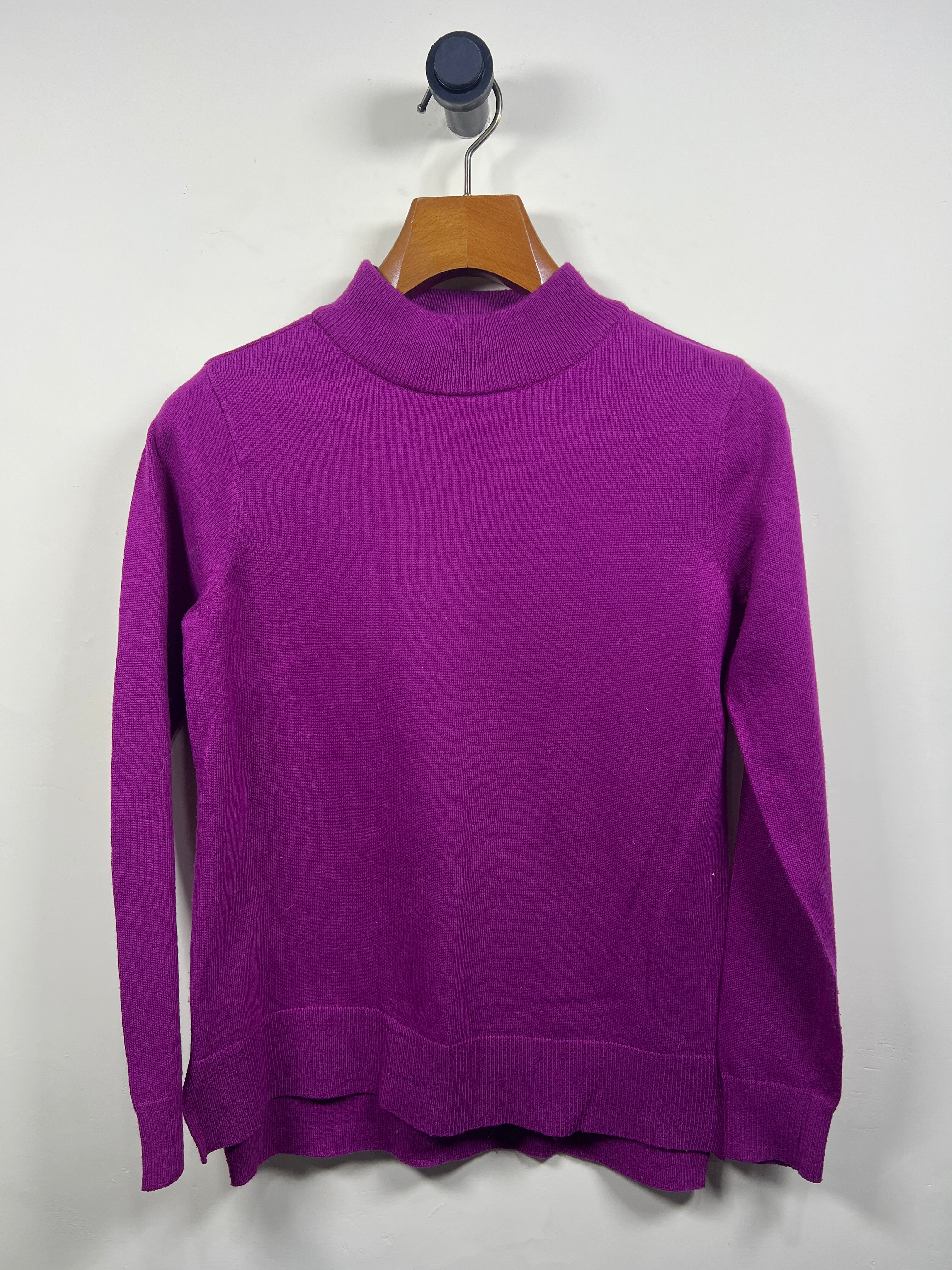 Turtle Neck Sweater (Women) (Small)