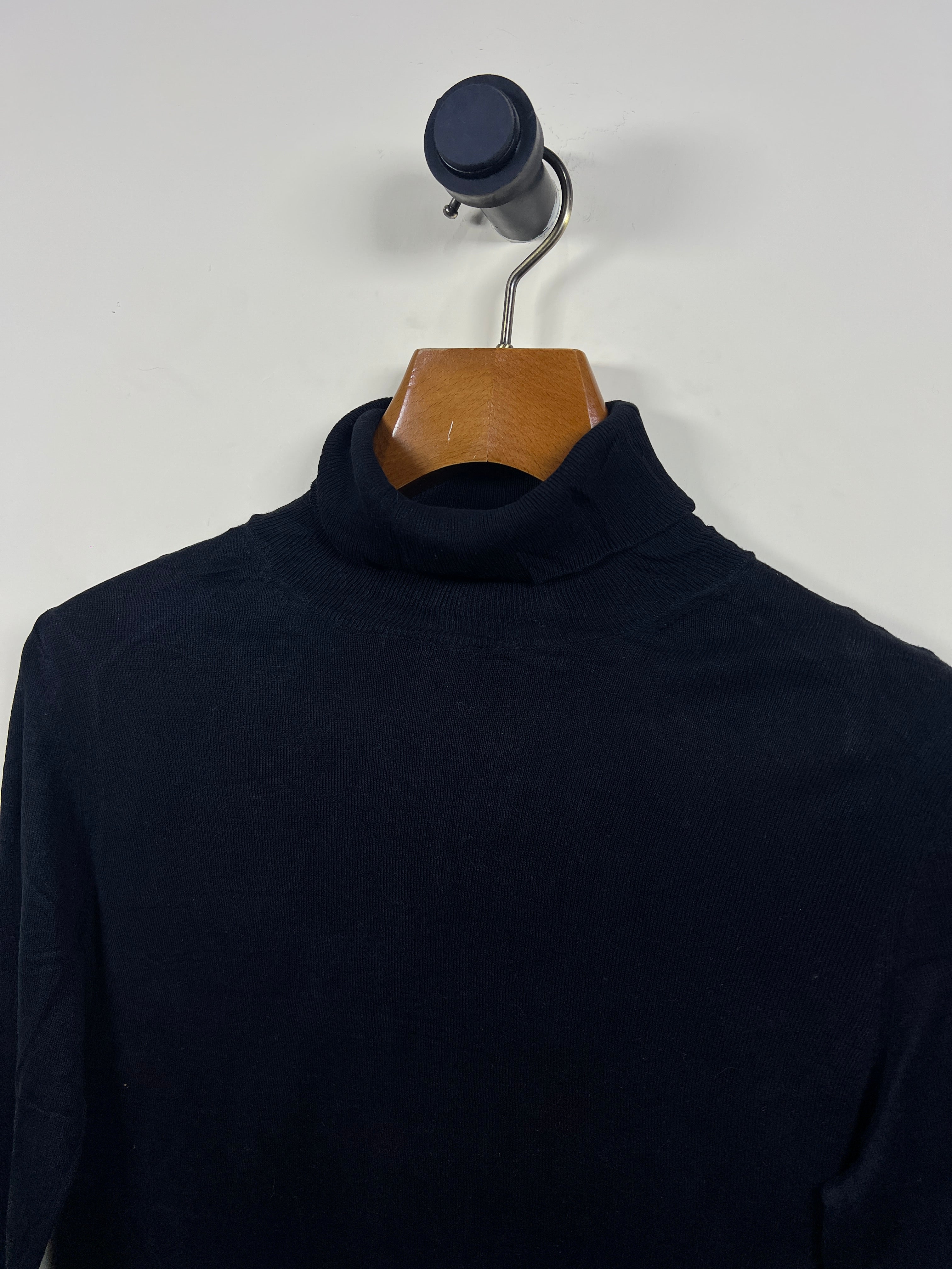 Turtle Neck Sweater (Women) (Small)