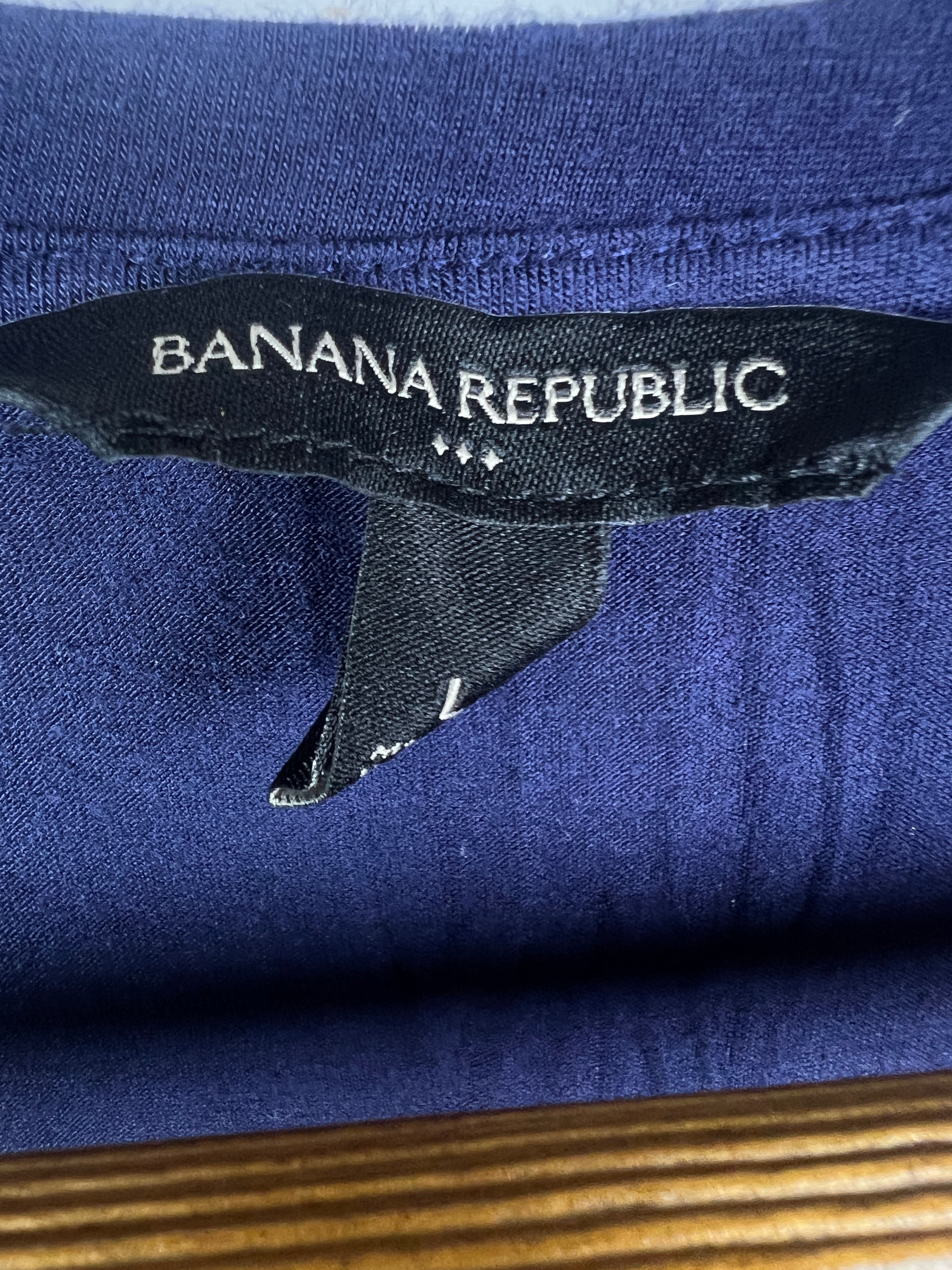 Banana Republic T-Shirt (Women) (Large)