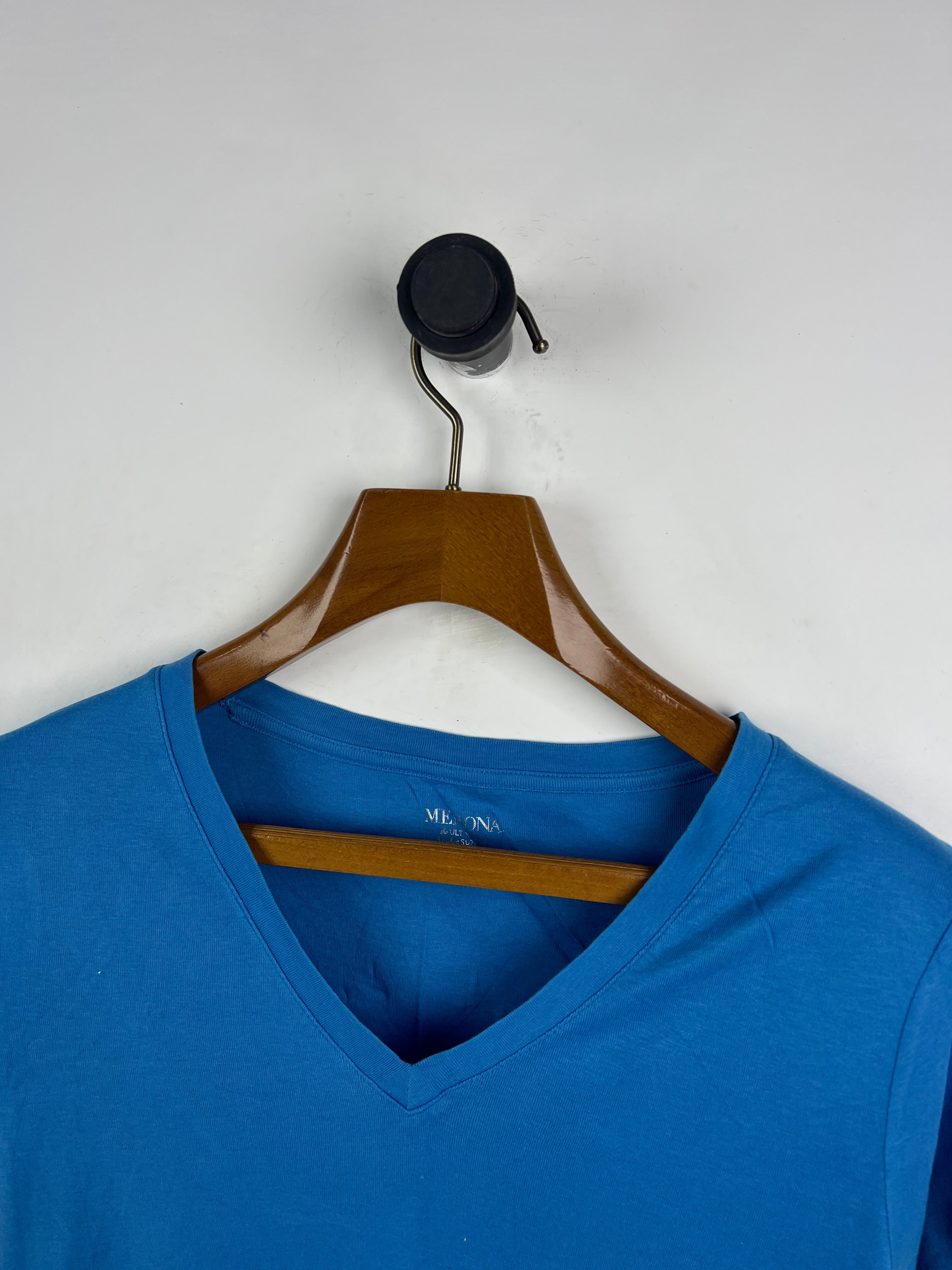 Merona T-Shirt (Women) (Small-Medium)