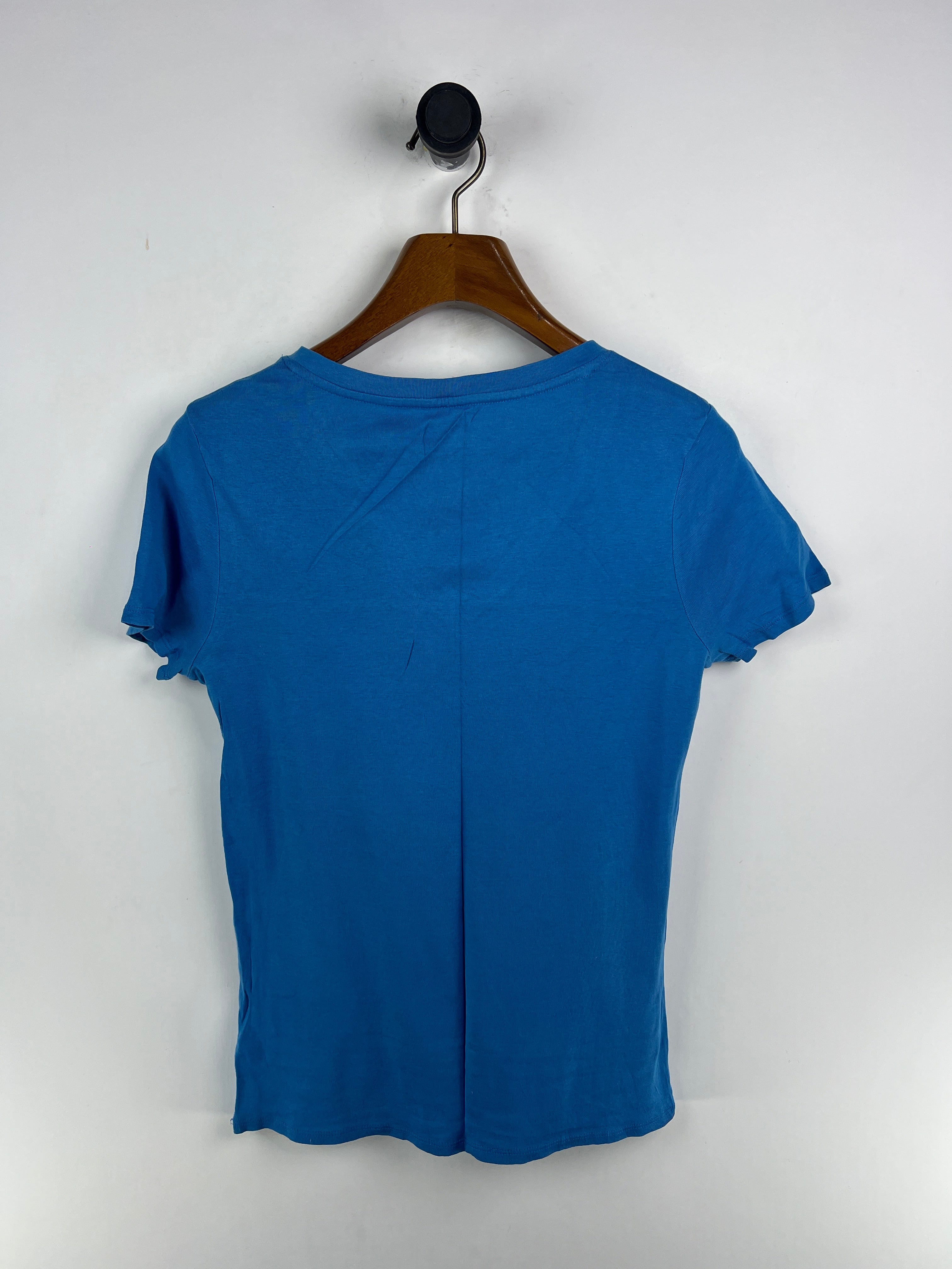 Merona T-Shirt (Women) (Small-Medium)