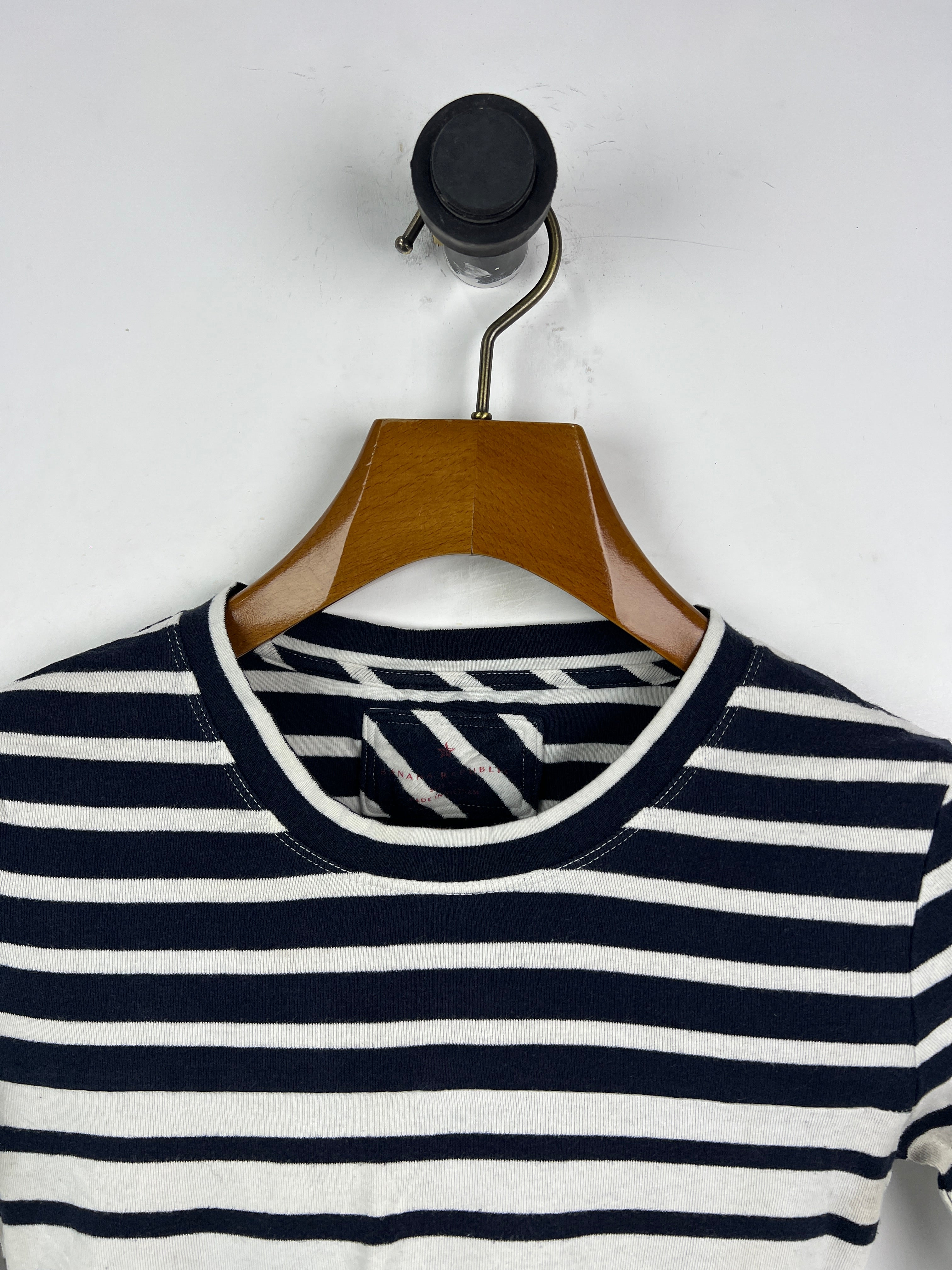 Banana Republic T-Shirt (Women) (X-Small)