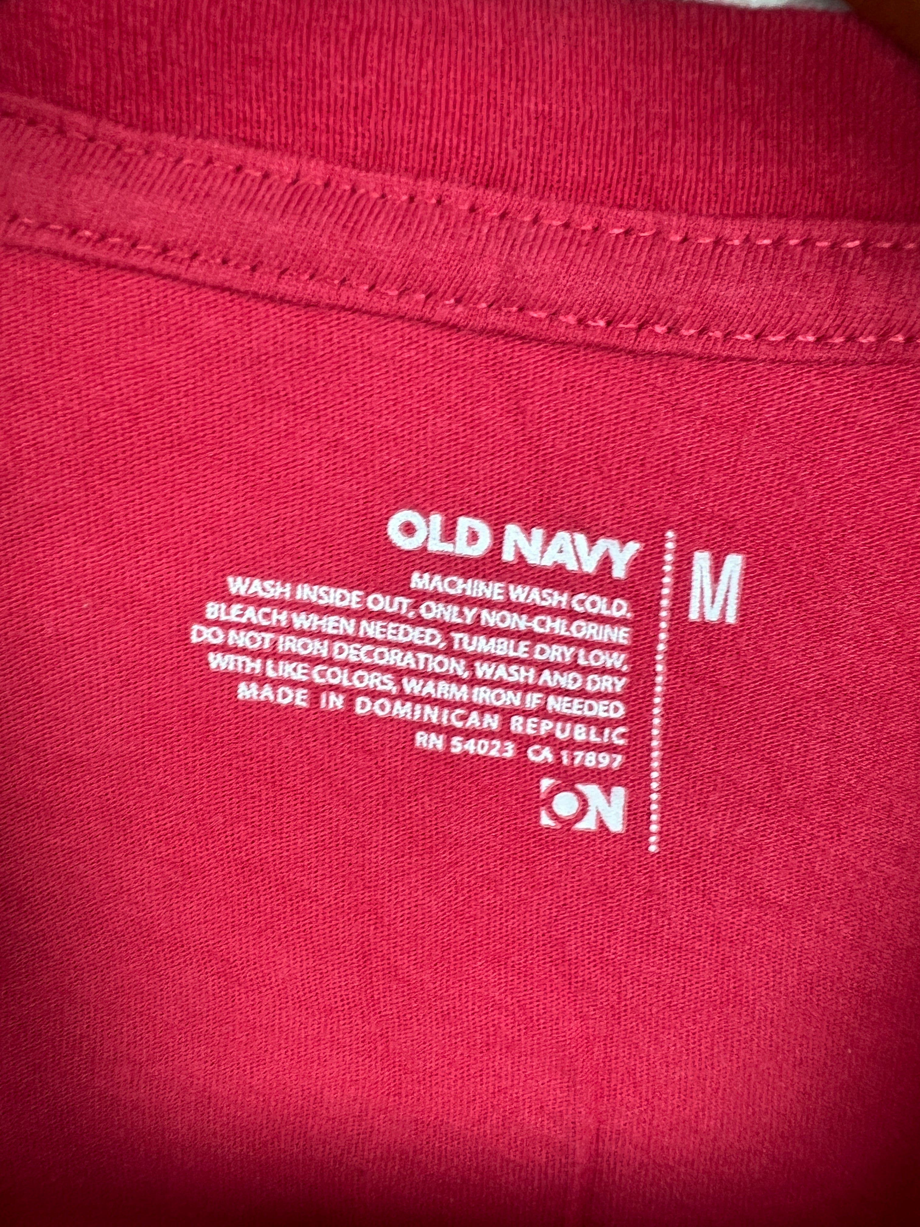 Old Navy T-Shirt (Women) (Small-Medium)