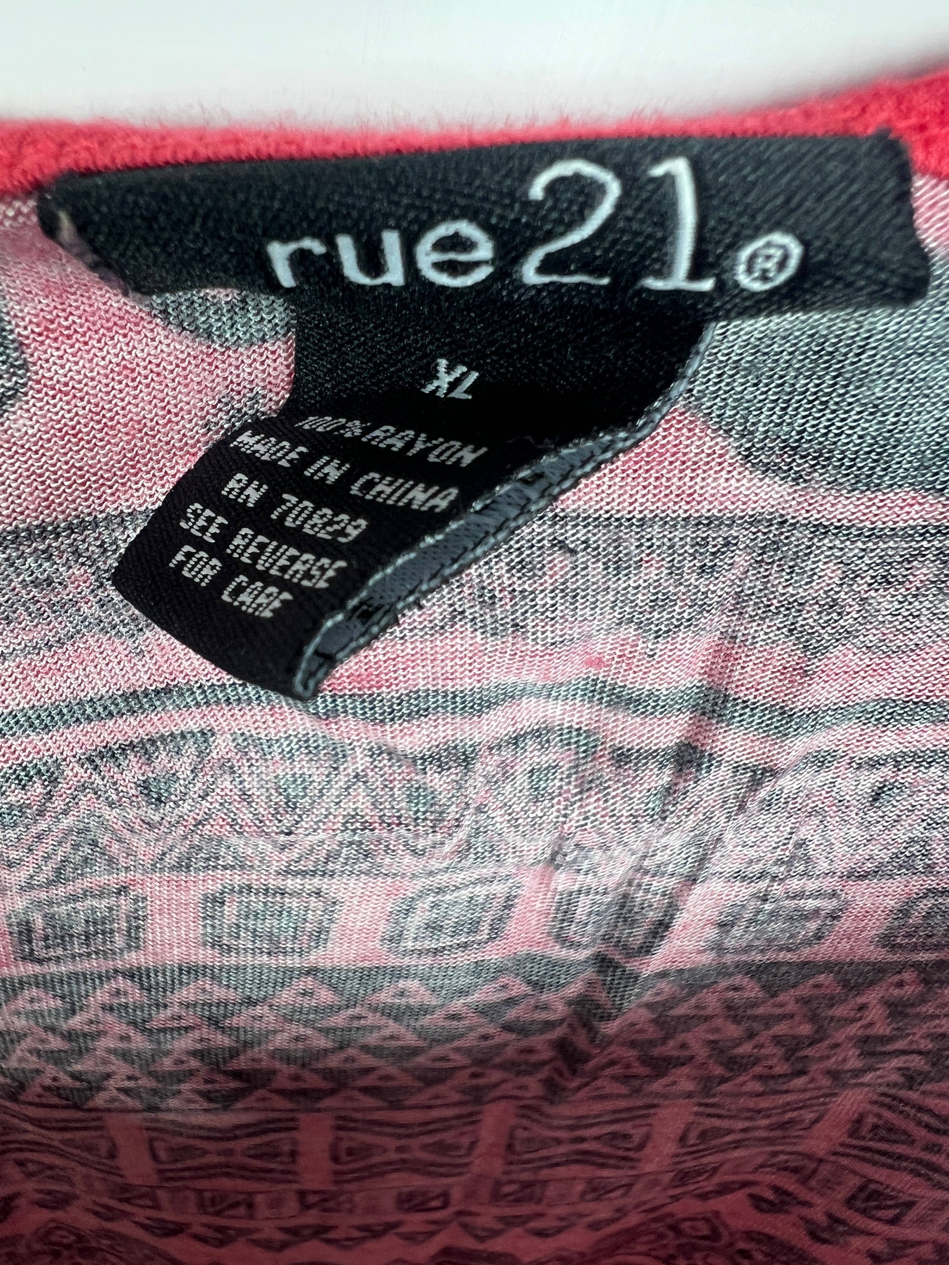 Rue 21 Tank Top (Women) (Large)