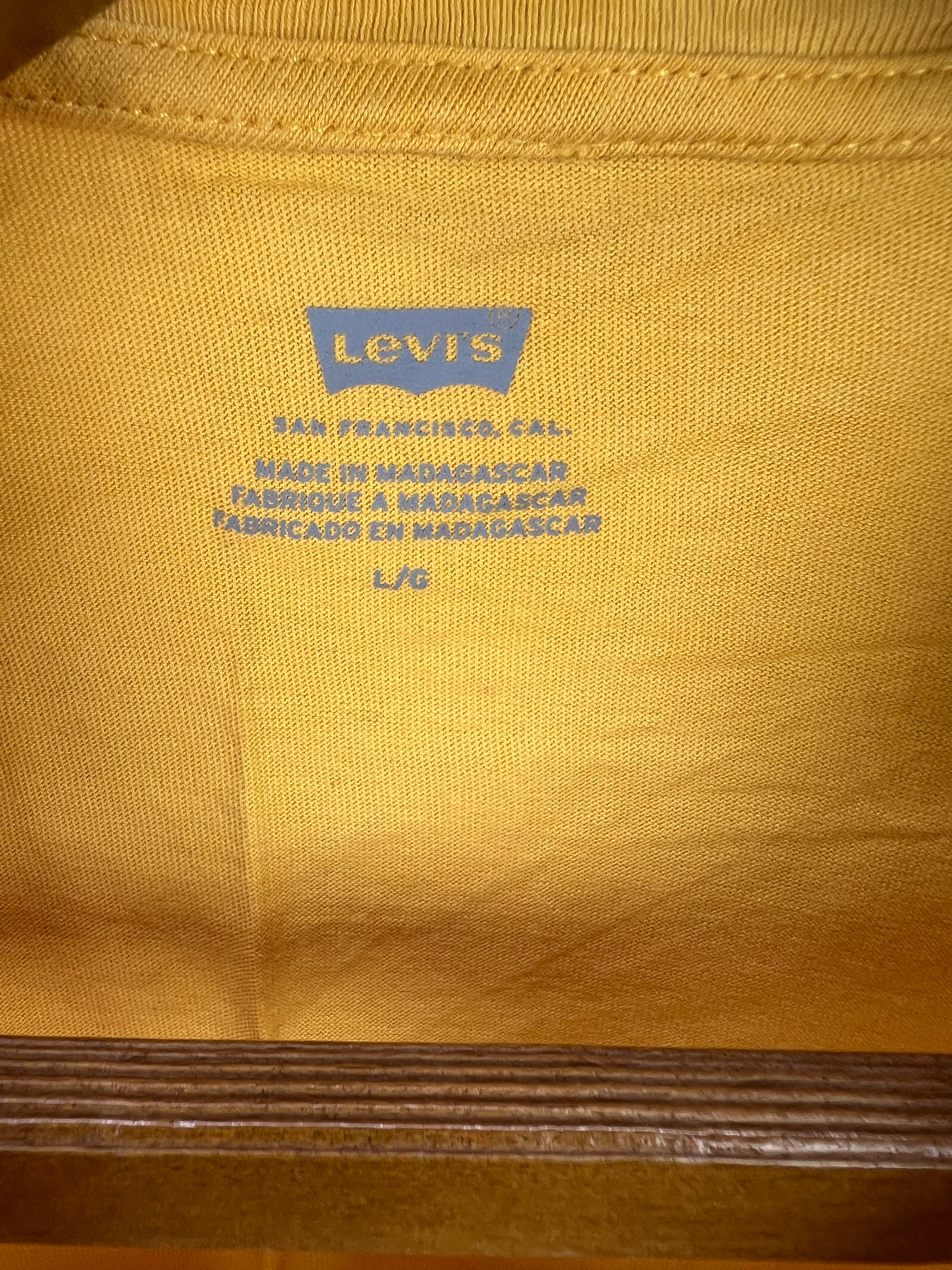 Levis T-Shirt (Women) (Large)