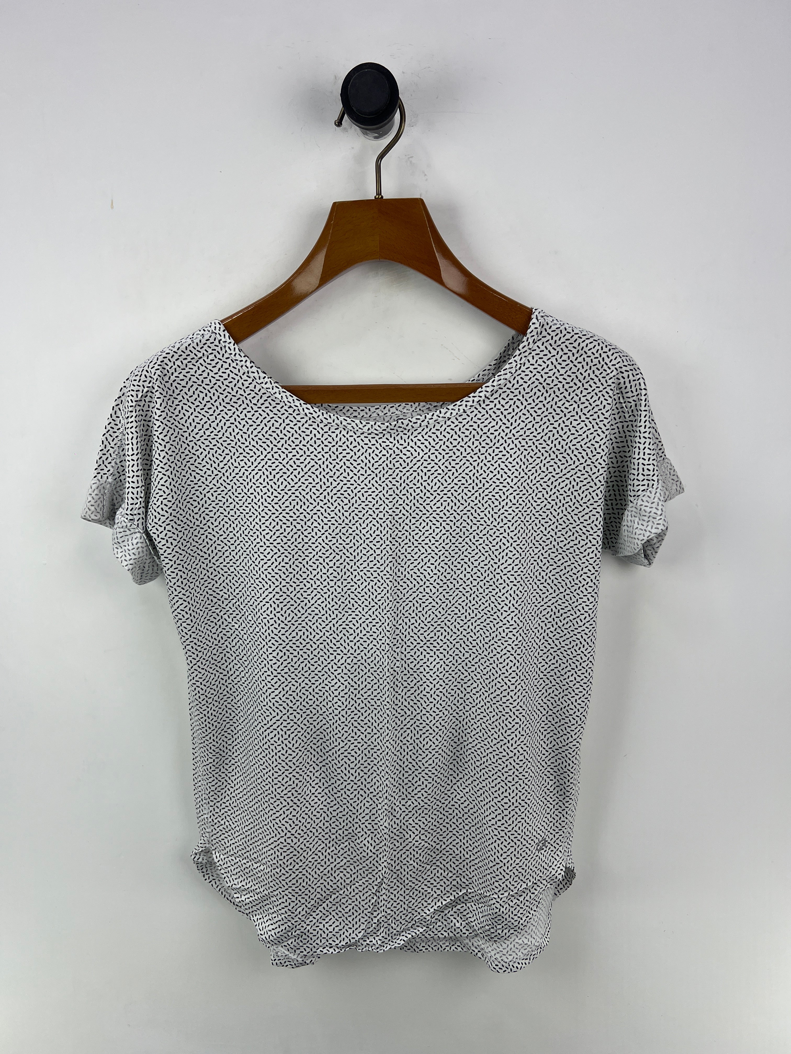Gap T-Shirt (Women) (Small)