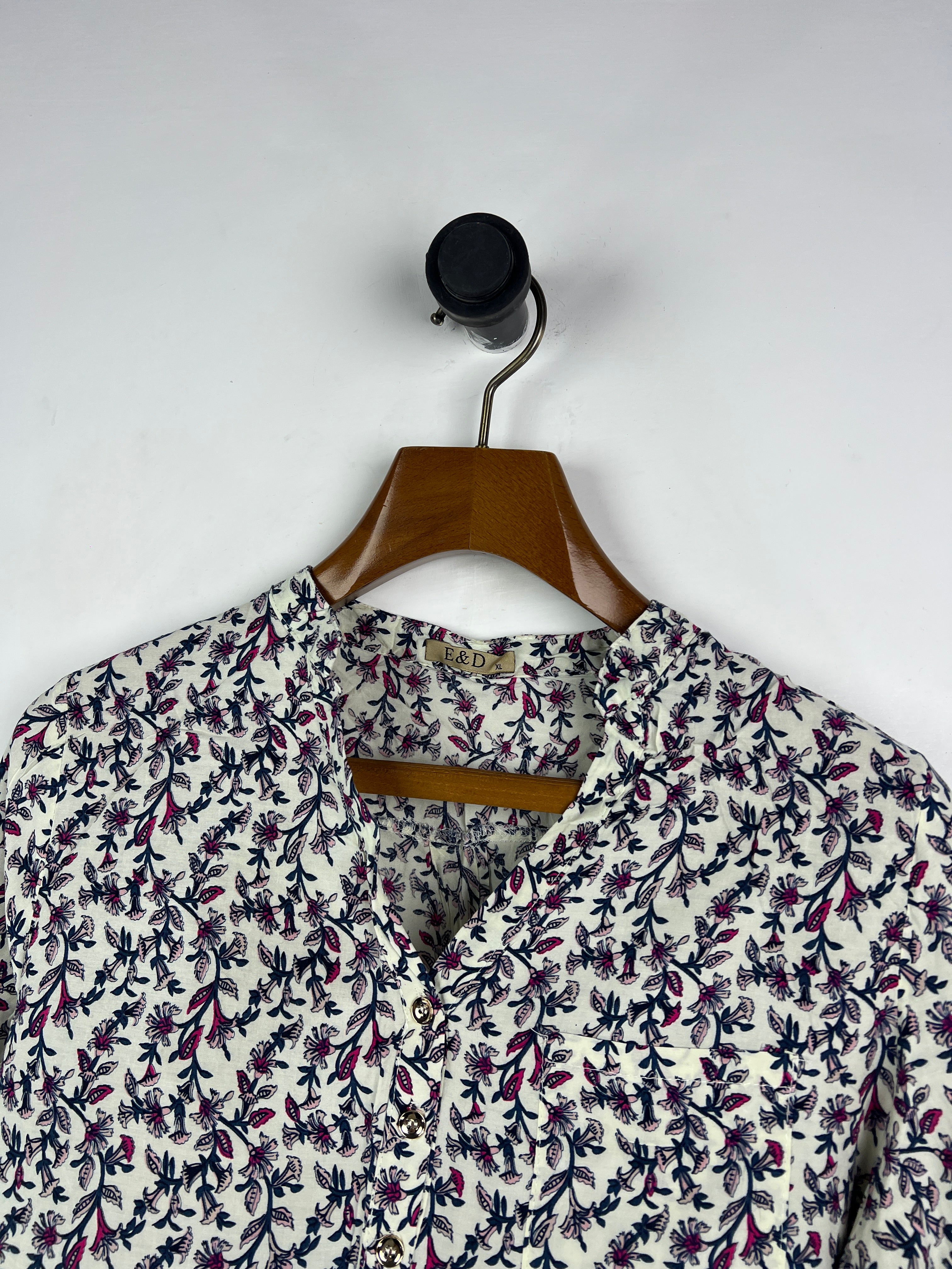 E&D Blouse (Women) (Medium-Large)
