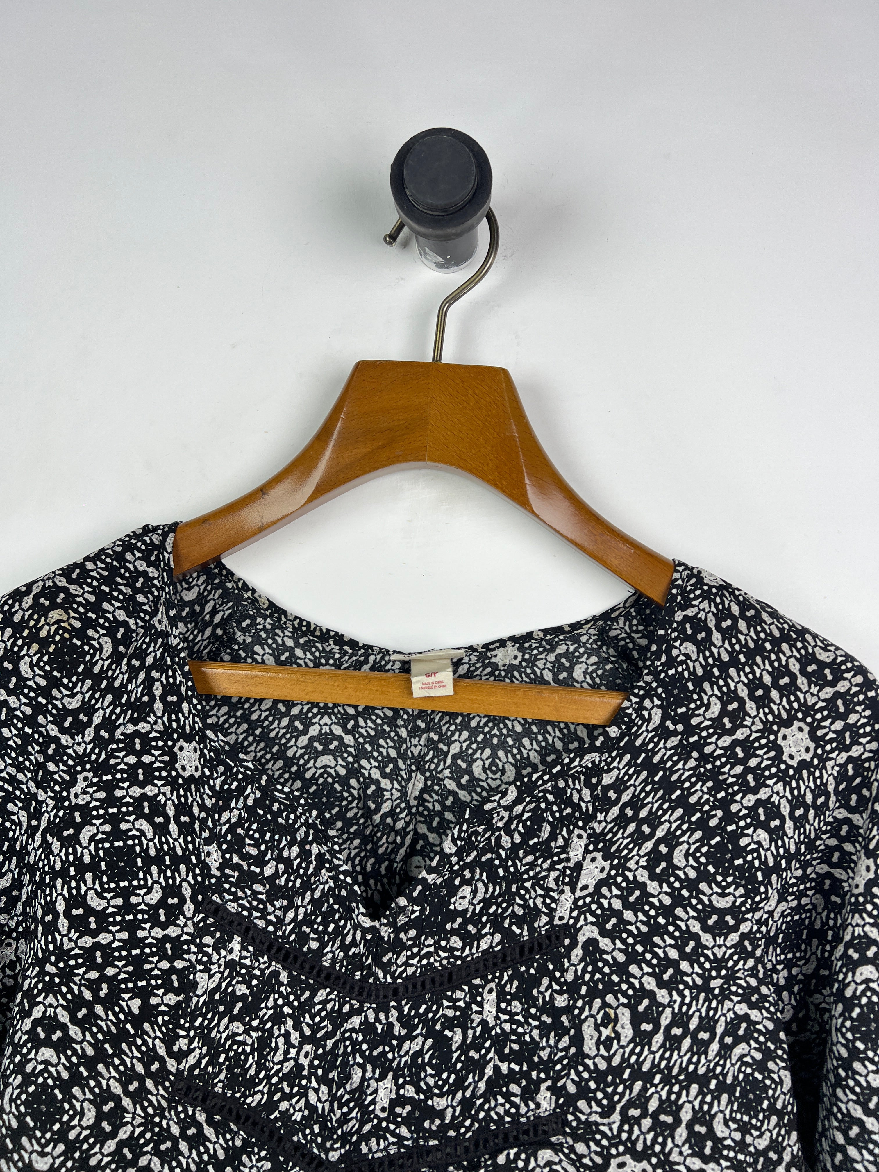 Mossimo Blouse (Women) (Small-Medium)
