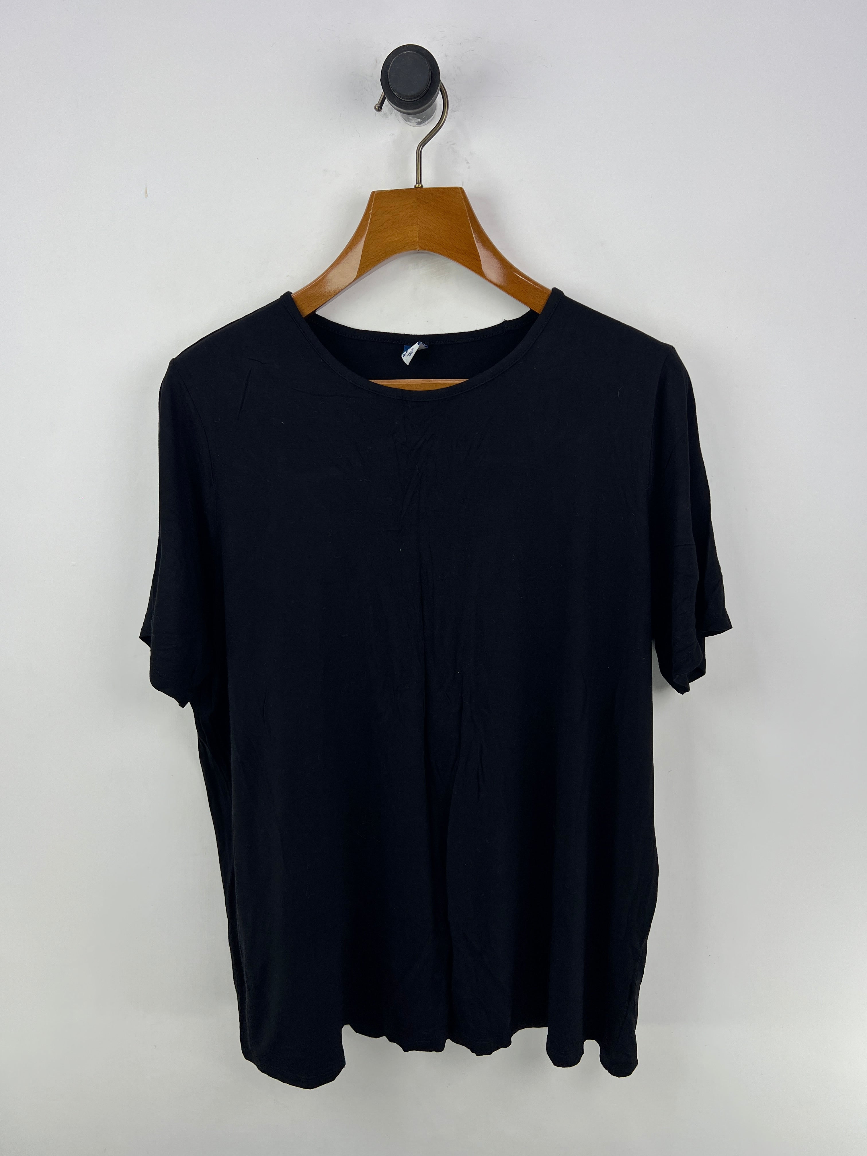 Old Navy T-Shirt (Women) (Medium-Large)