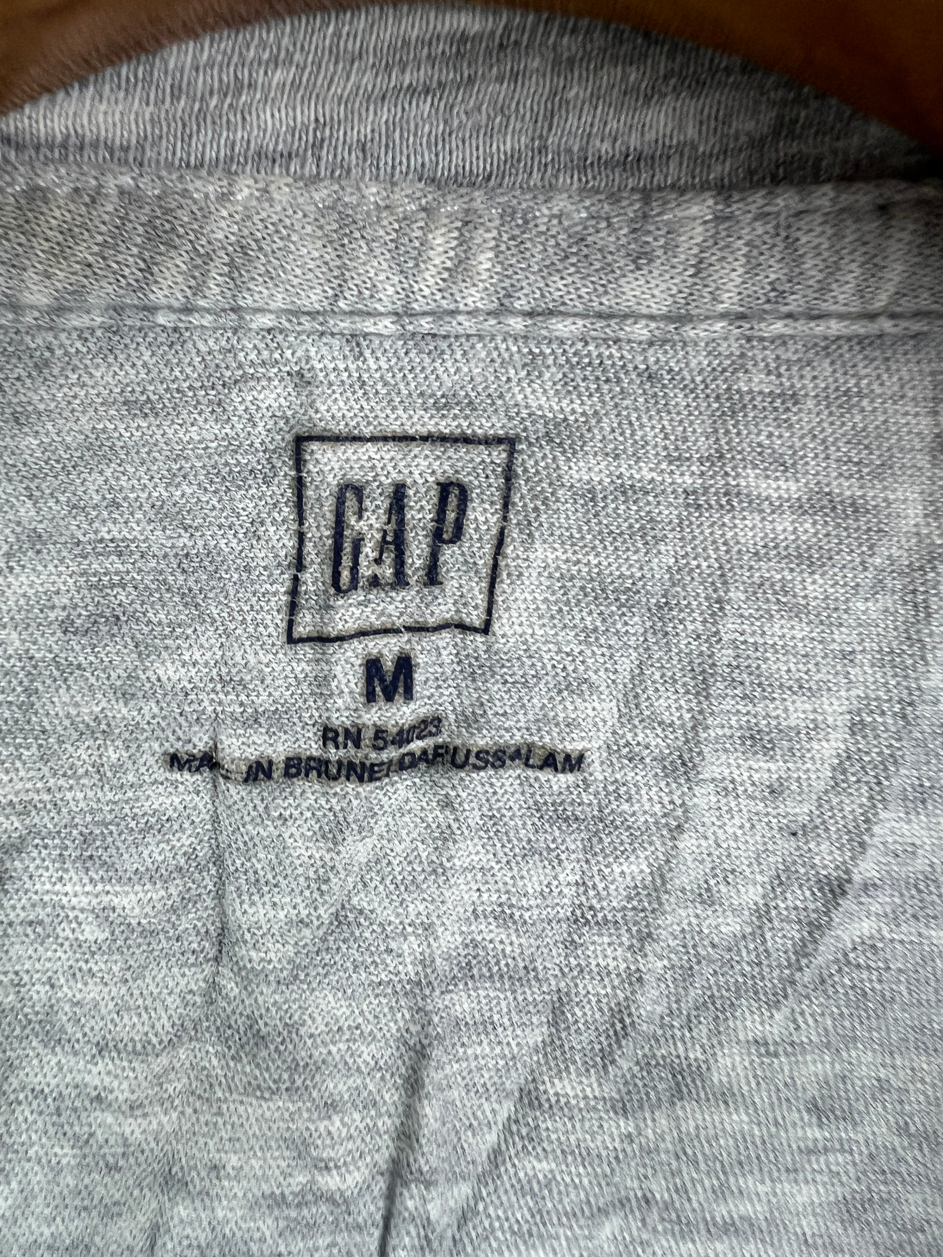 Gap T-Shirt (Women) (Medium)