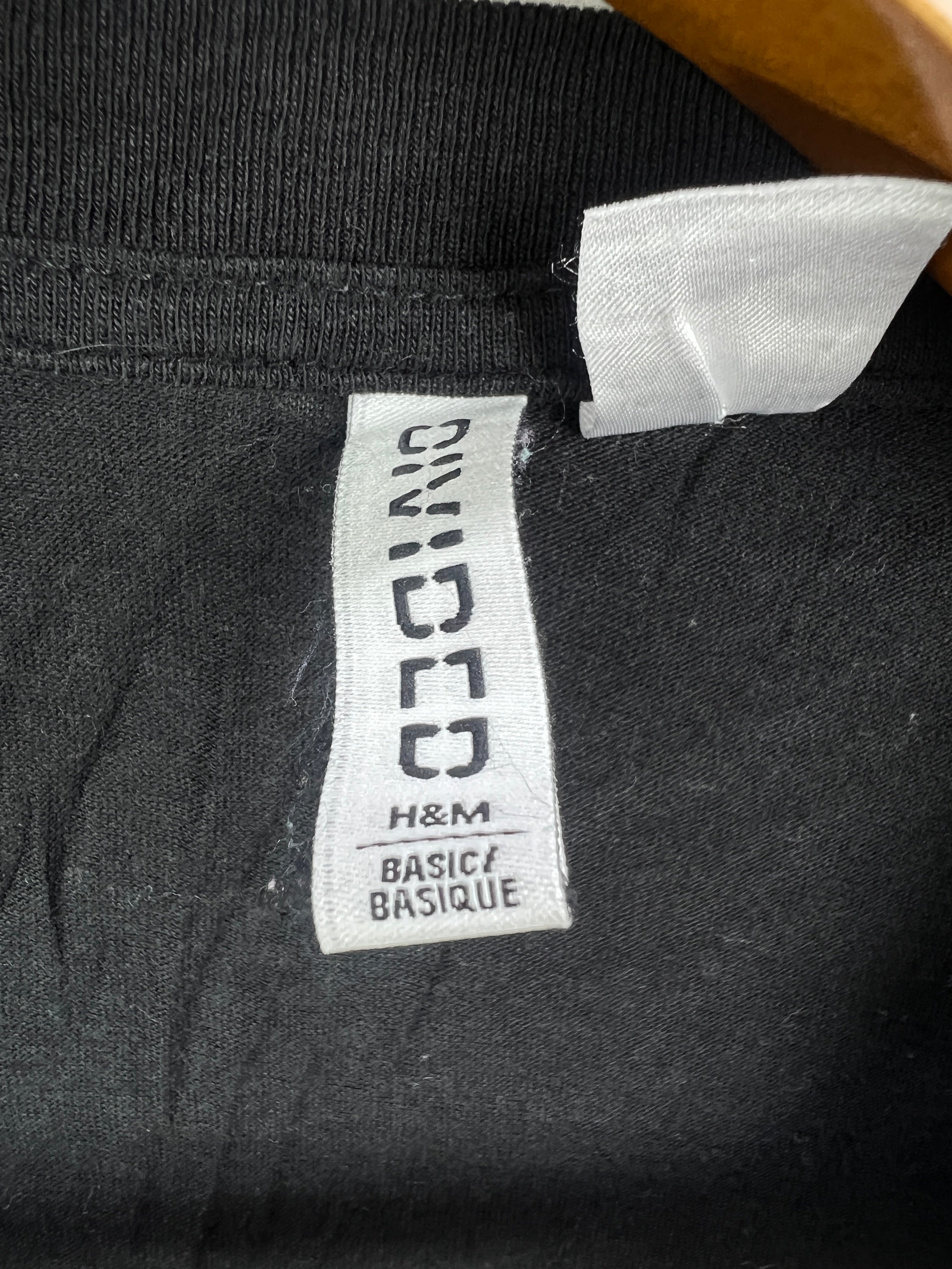 H&M T-Shirt (Women) (Medium)