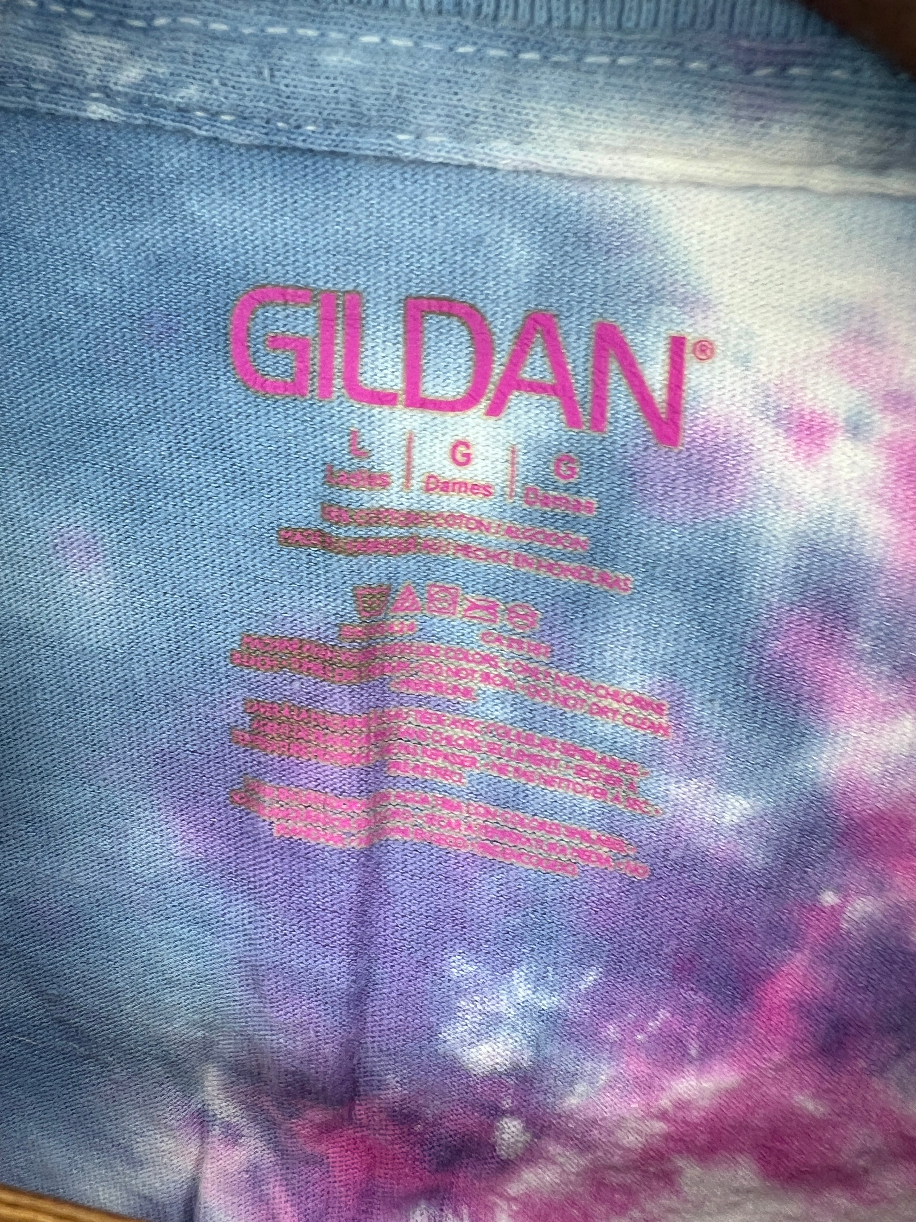 Gildan T-Shirt (Women) (Medium-Large)