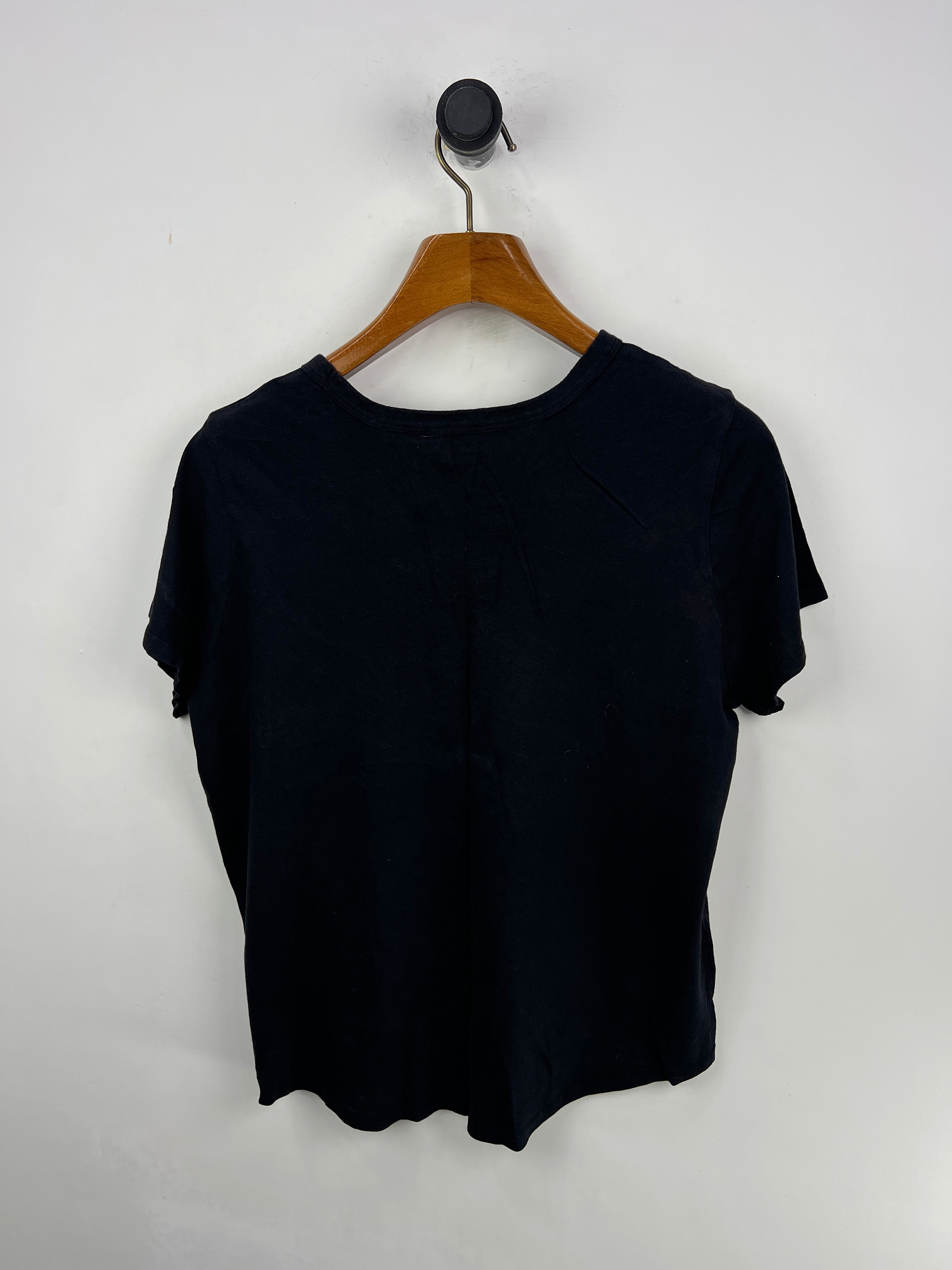 Old Navy T-Shirt (Women) (Medium-Large)