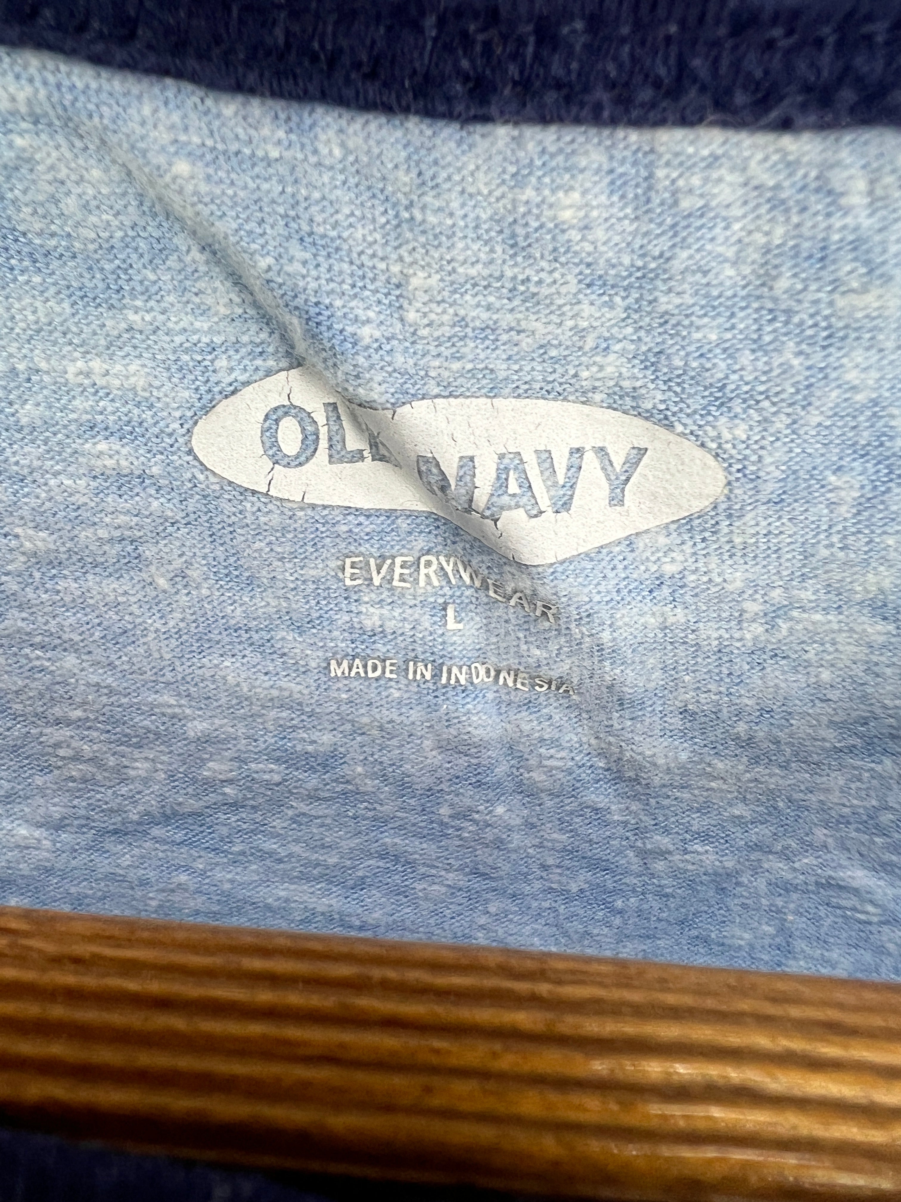 Old Navy T-Shirt (Women) (Large)