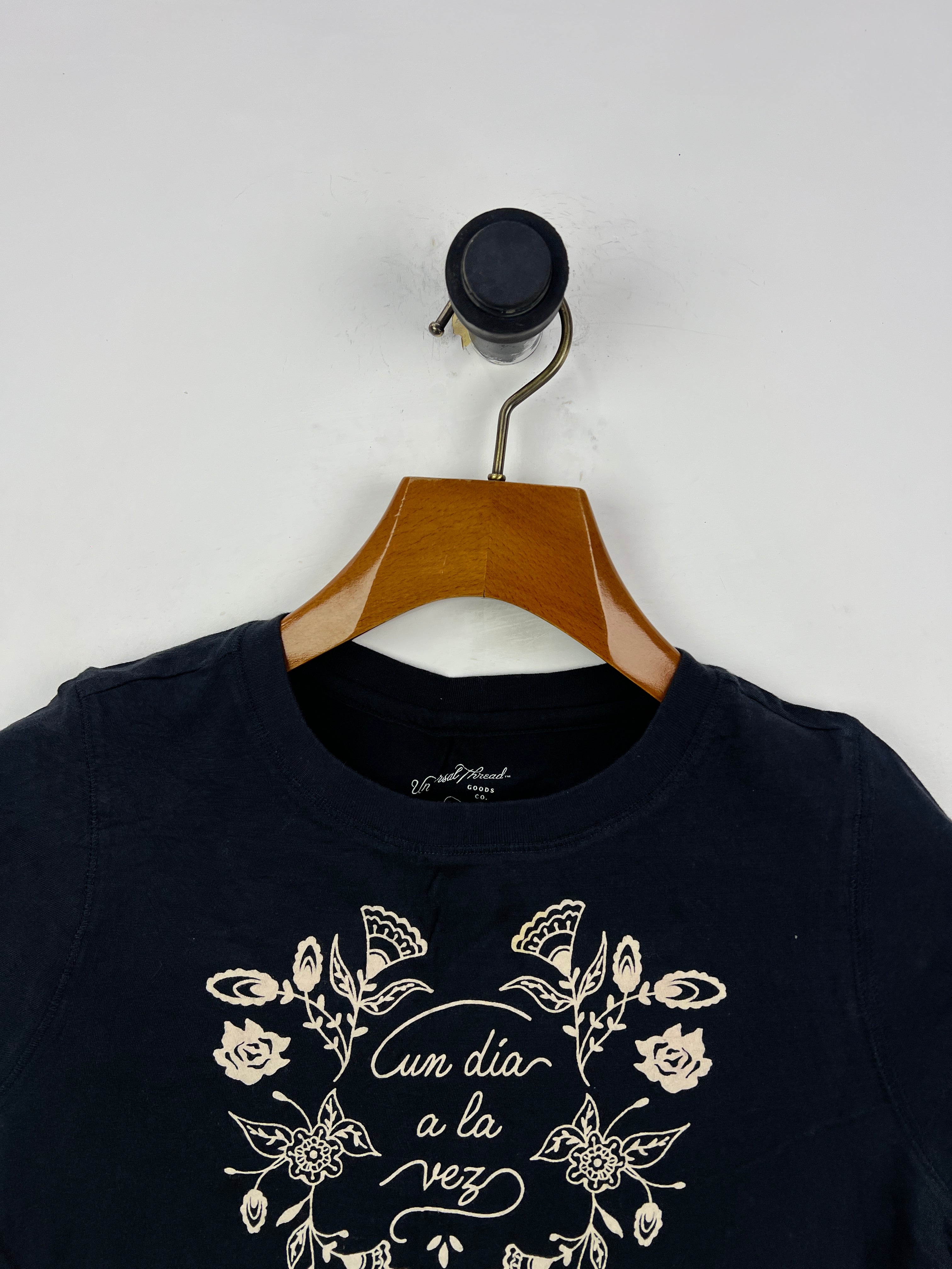 Universal Threads T-Shirt (Women) (X-Small)