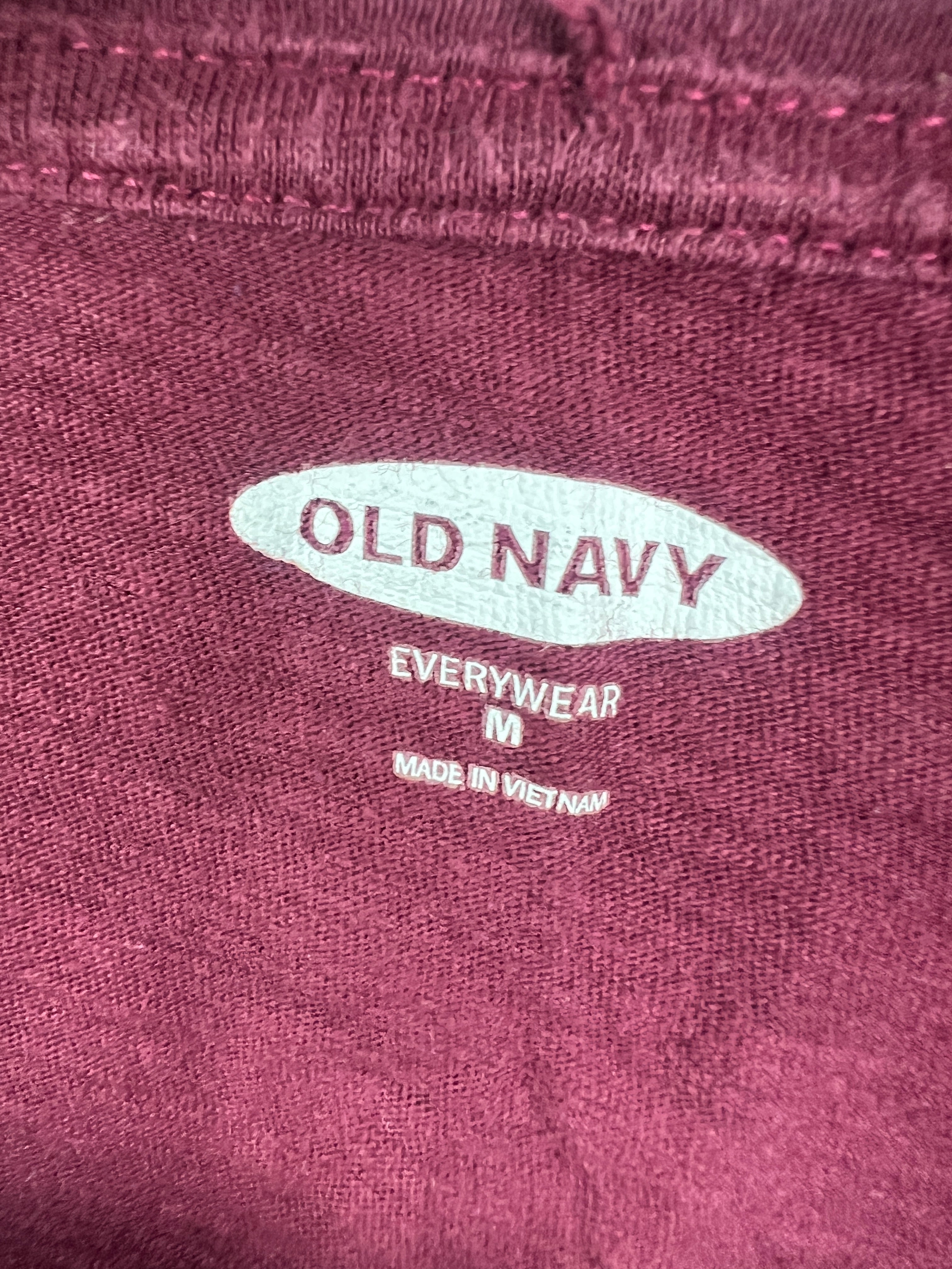 Old Navy T-Shirt (Women) (Medium)