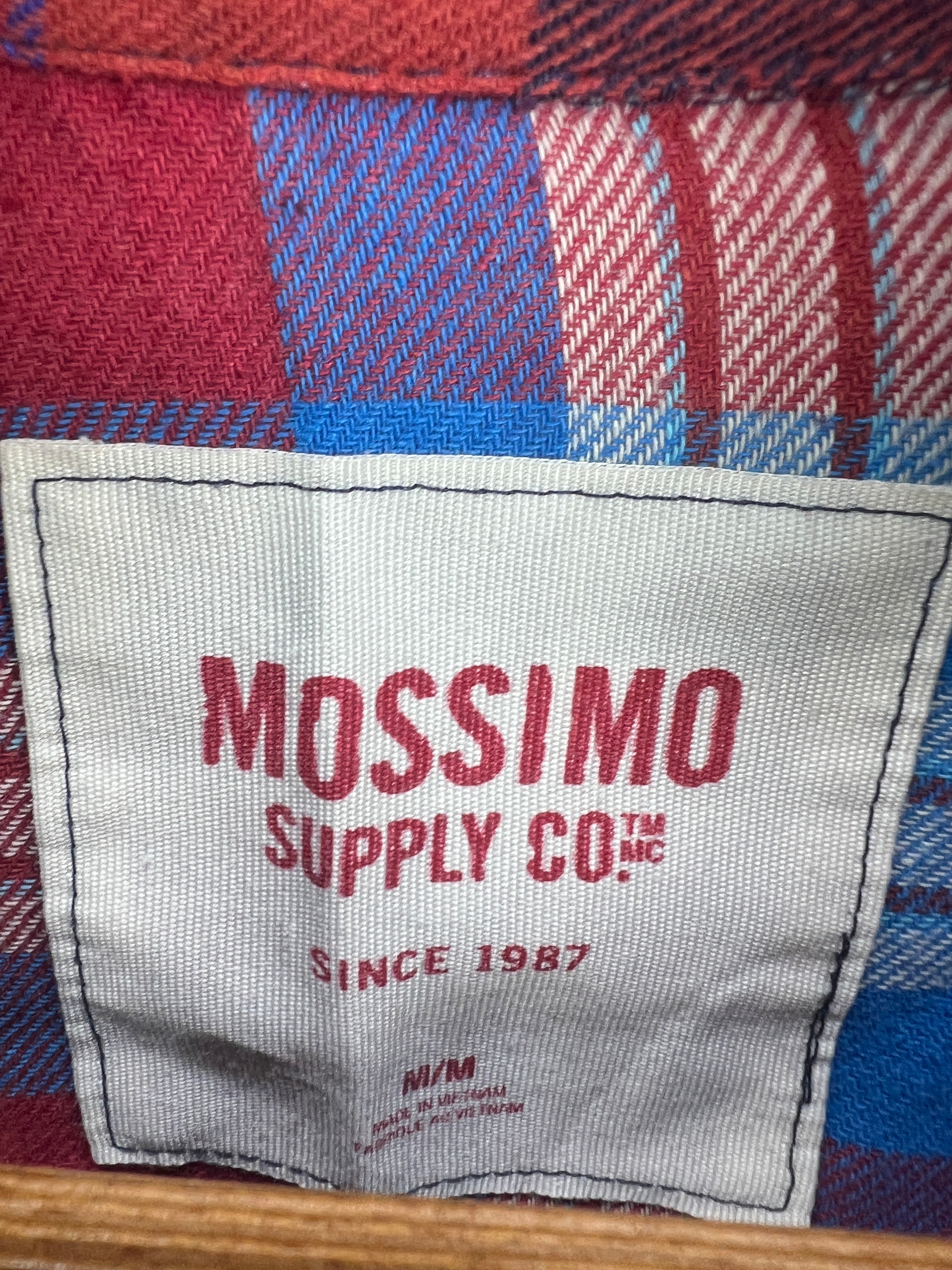Mossimo Shirt (Women) (Medium-Large)