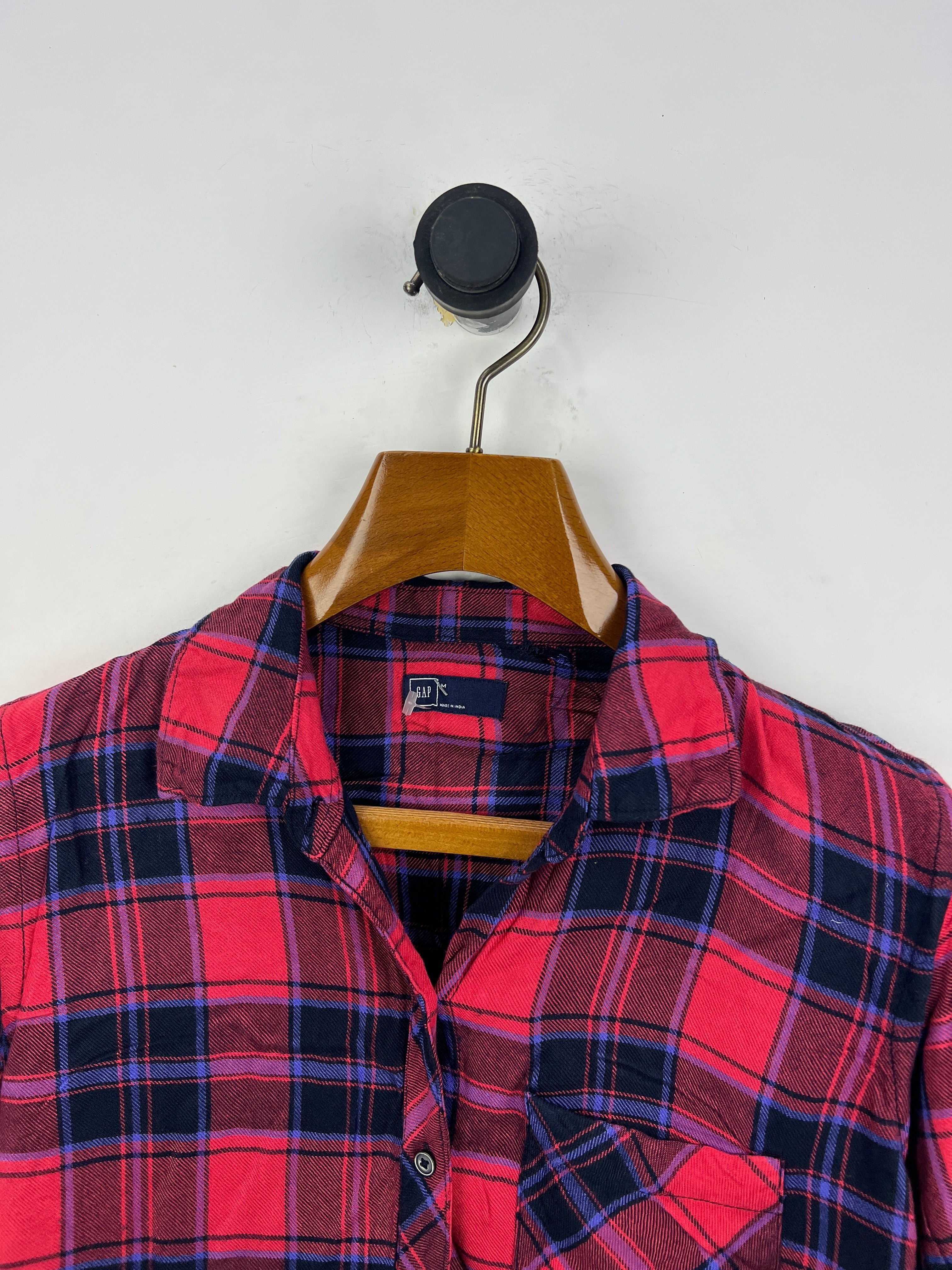 Gap Shirt (Women) (Medium-Large)
