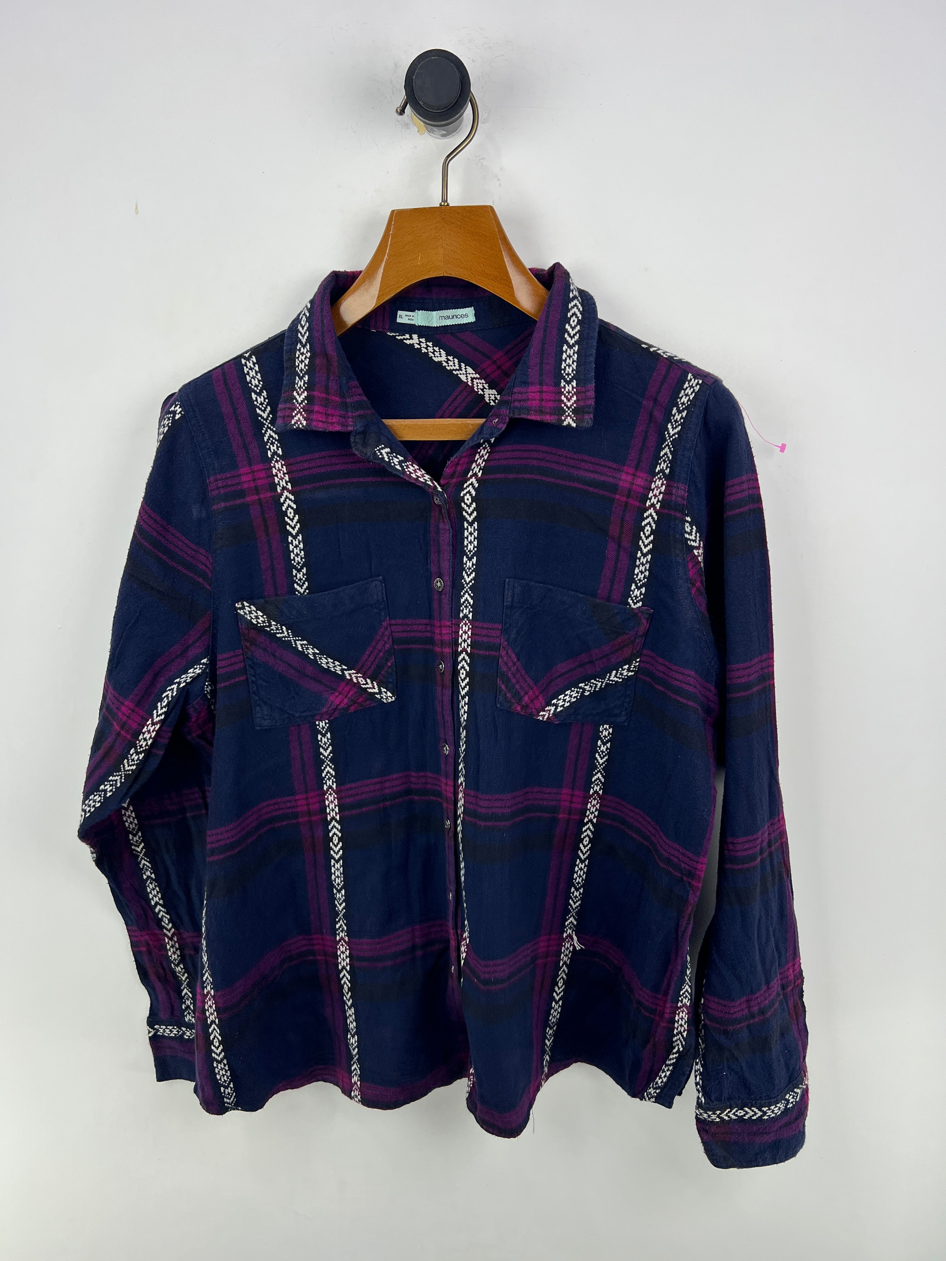 Maurices Shirt (Women) (Medium)