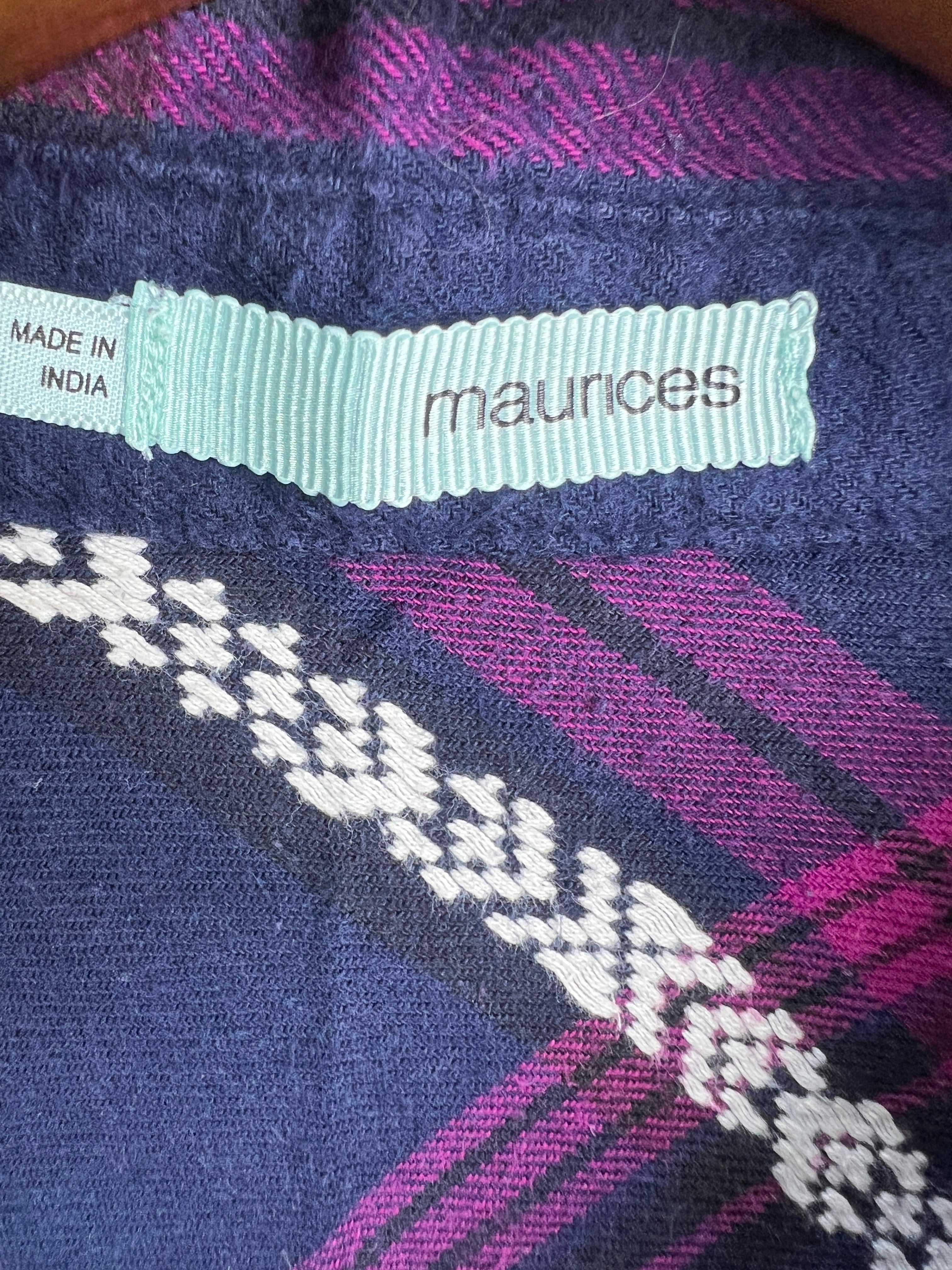 Maurices Shirt (Women) (Medium)