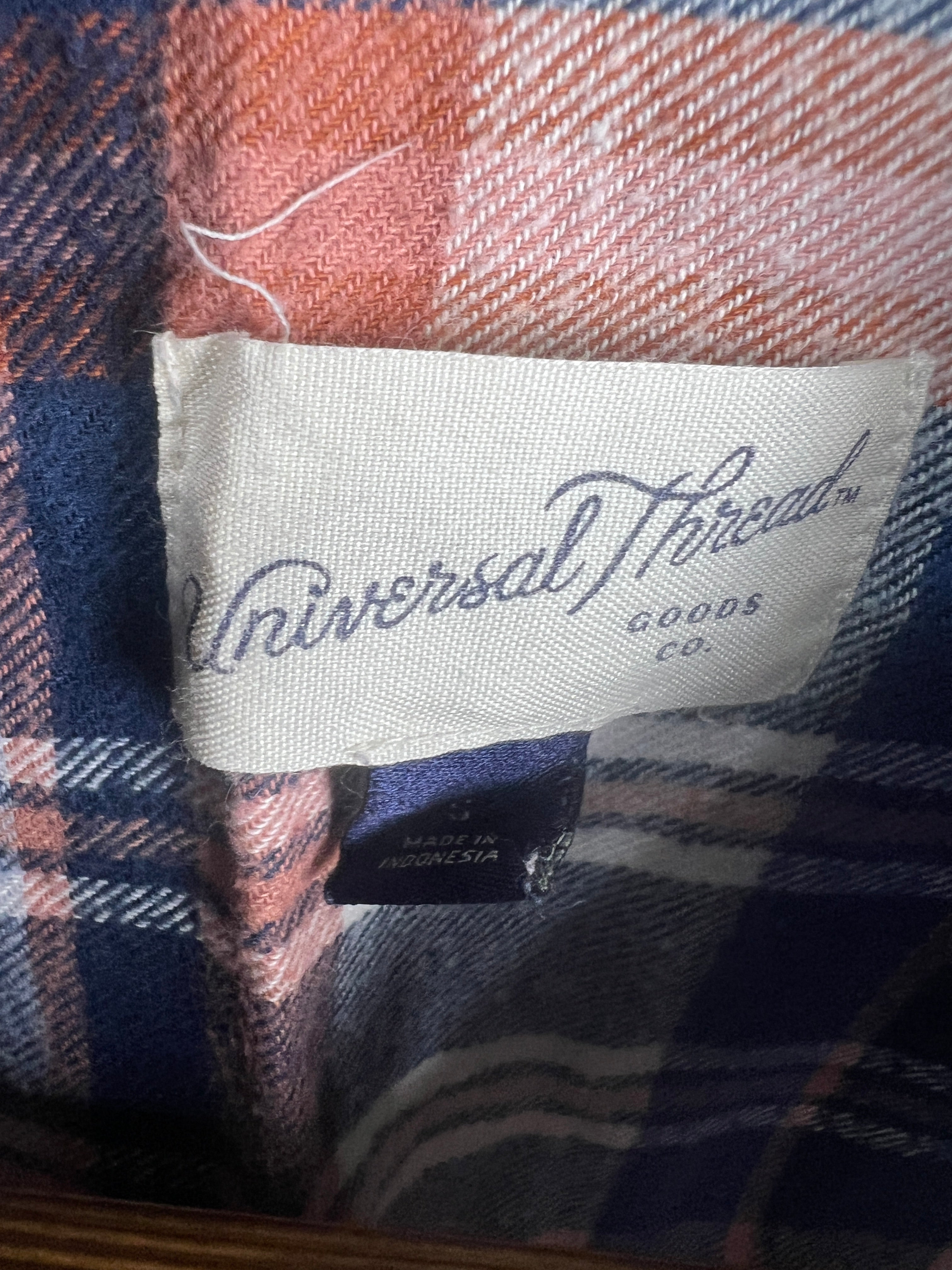 Universal Thread Shirt (Women) (X-Small)