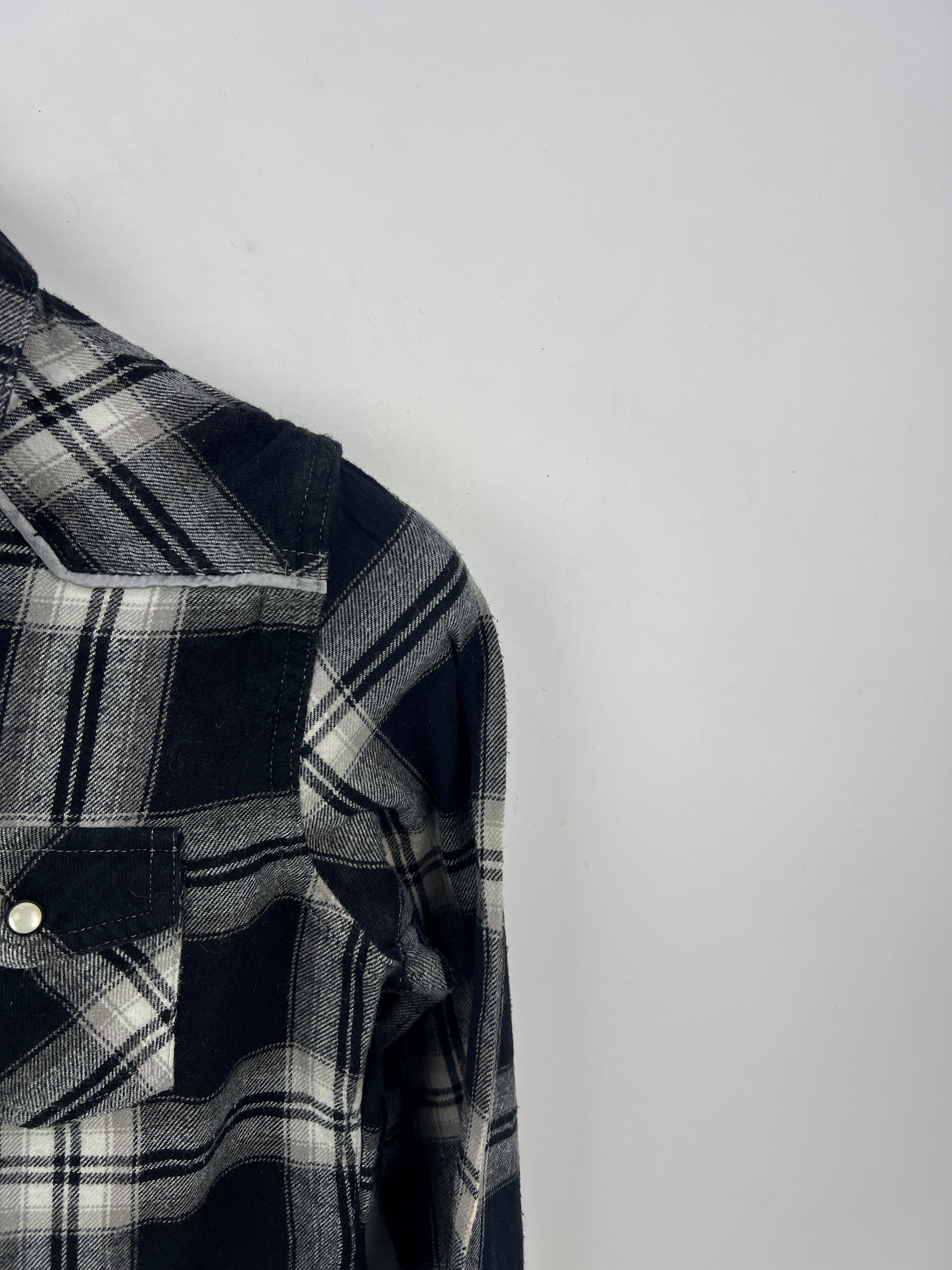 Mossimo Shirt (Women) (Small-Medium)