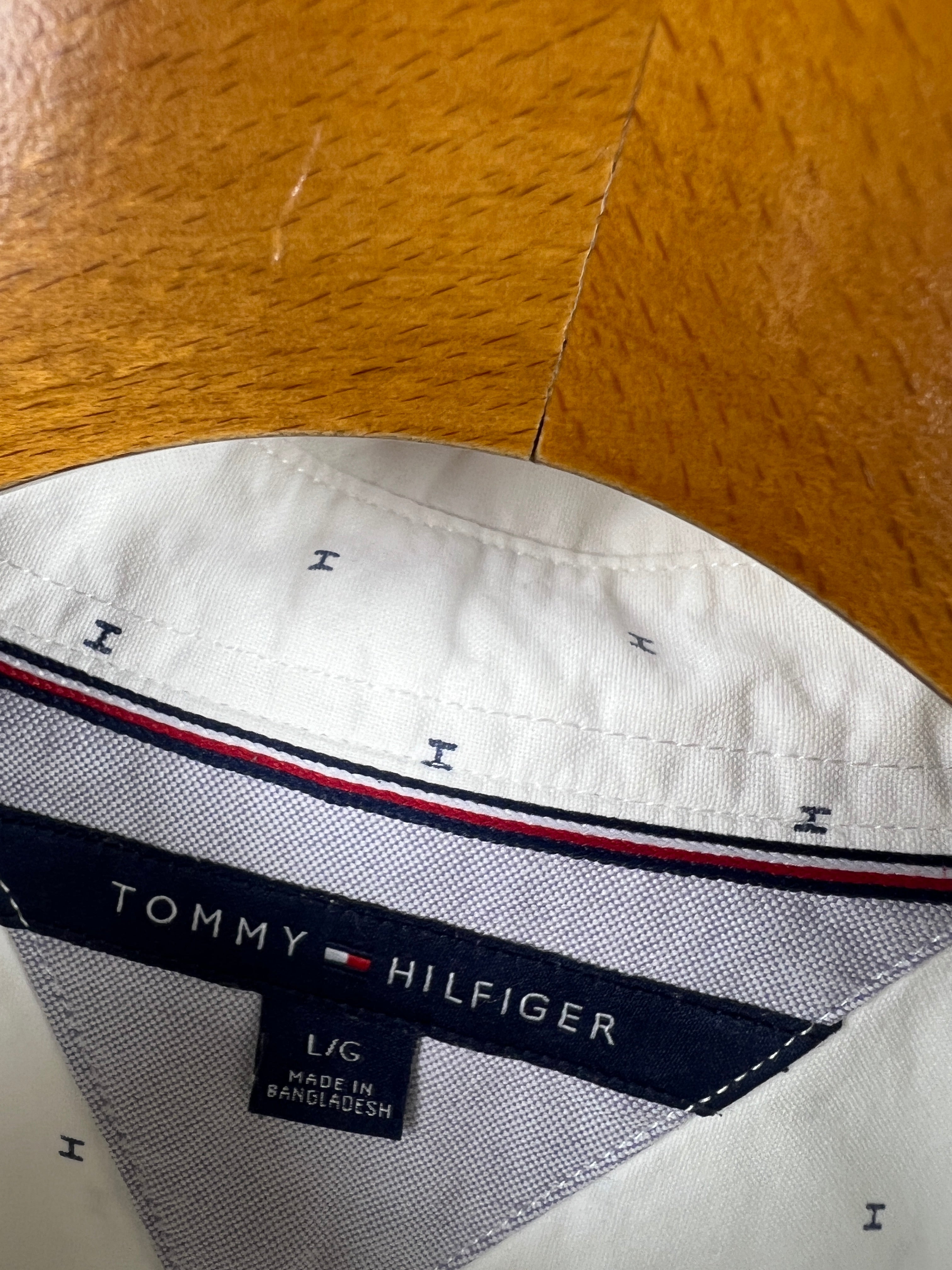 Tommy Hilfiger Shirt (Large)