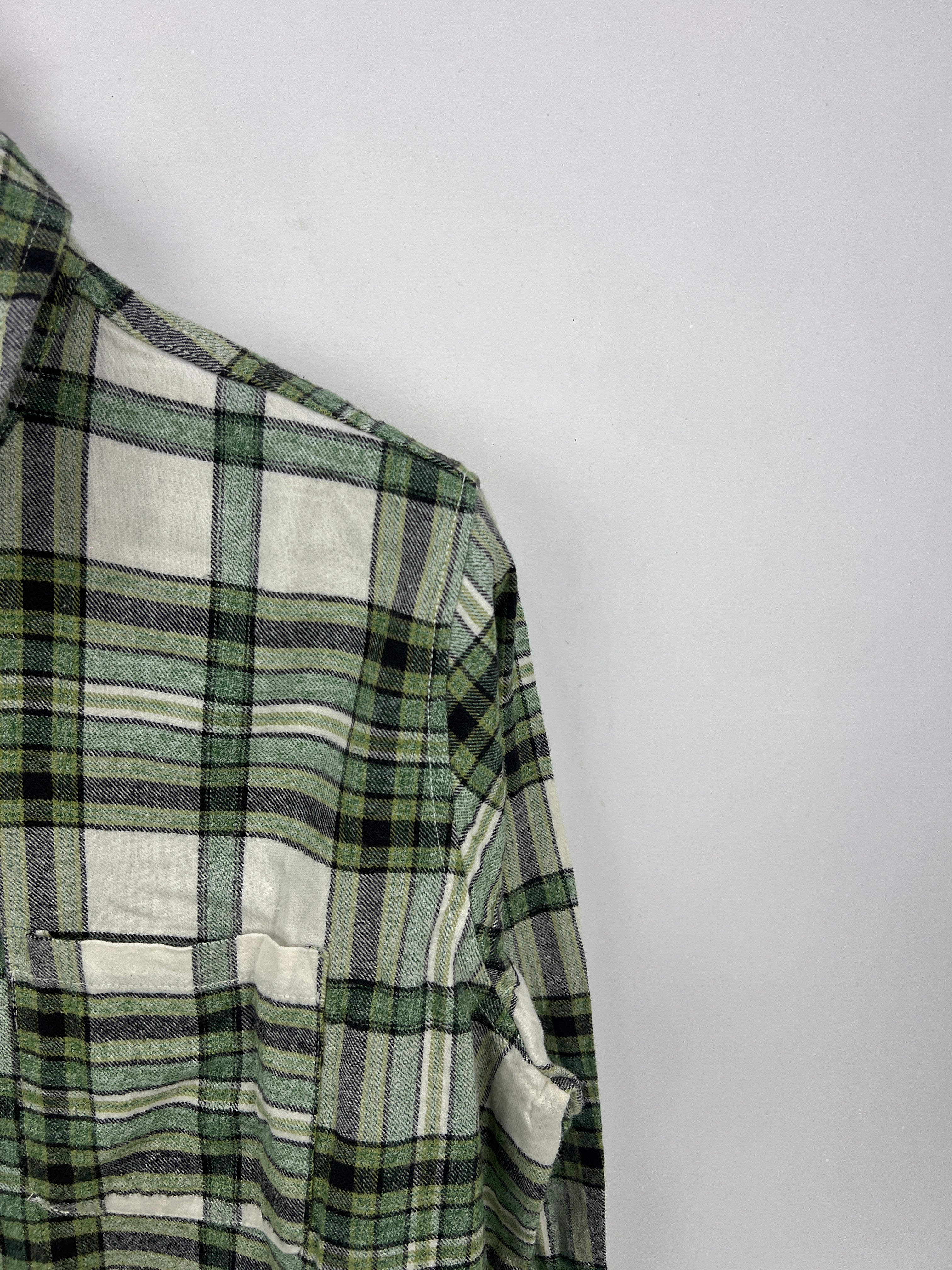 Universal Thread Shirt (Women) (Large)