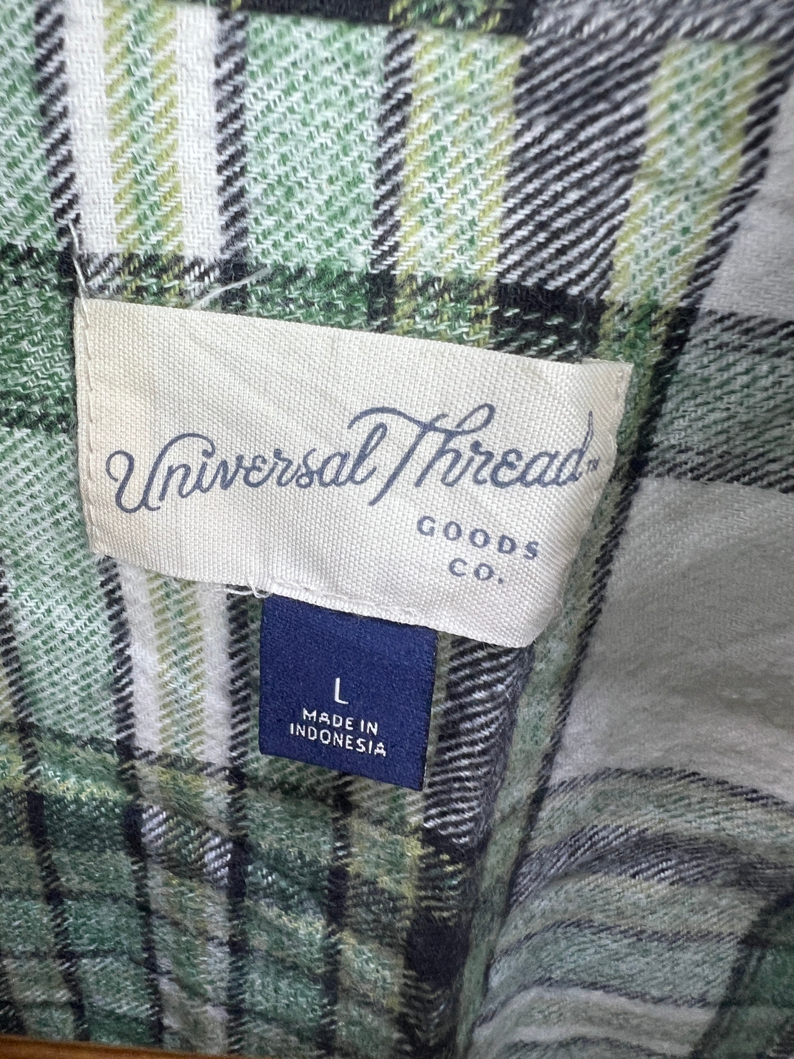 Universal Thread Shirt (Women) (Large)