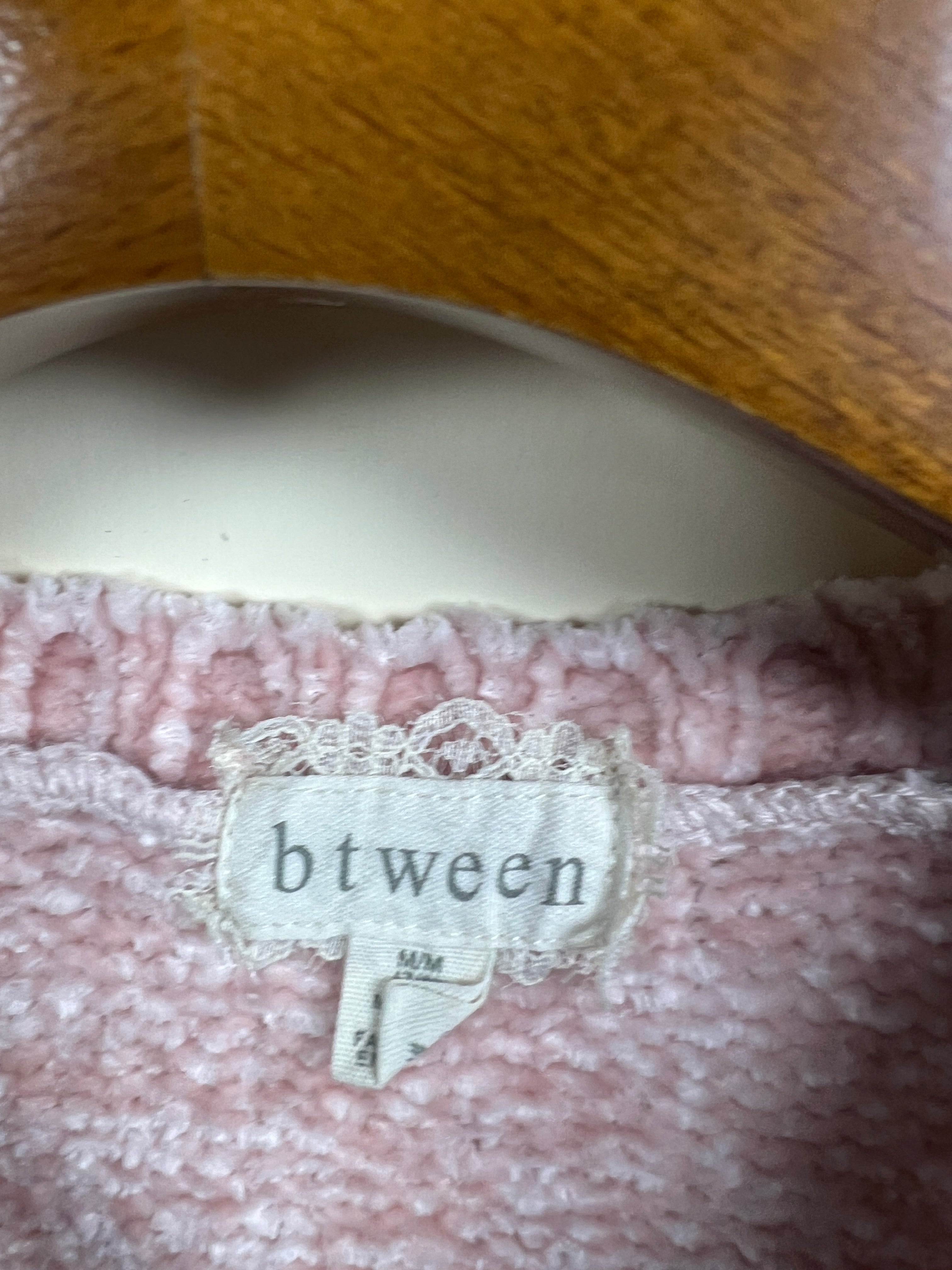 Between Velvet Sweater (Women) (X-Small)