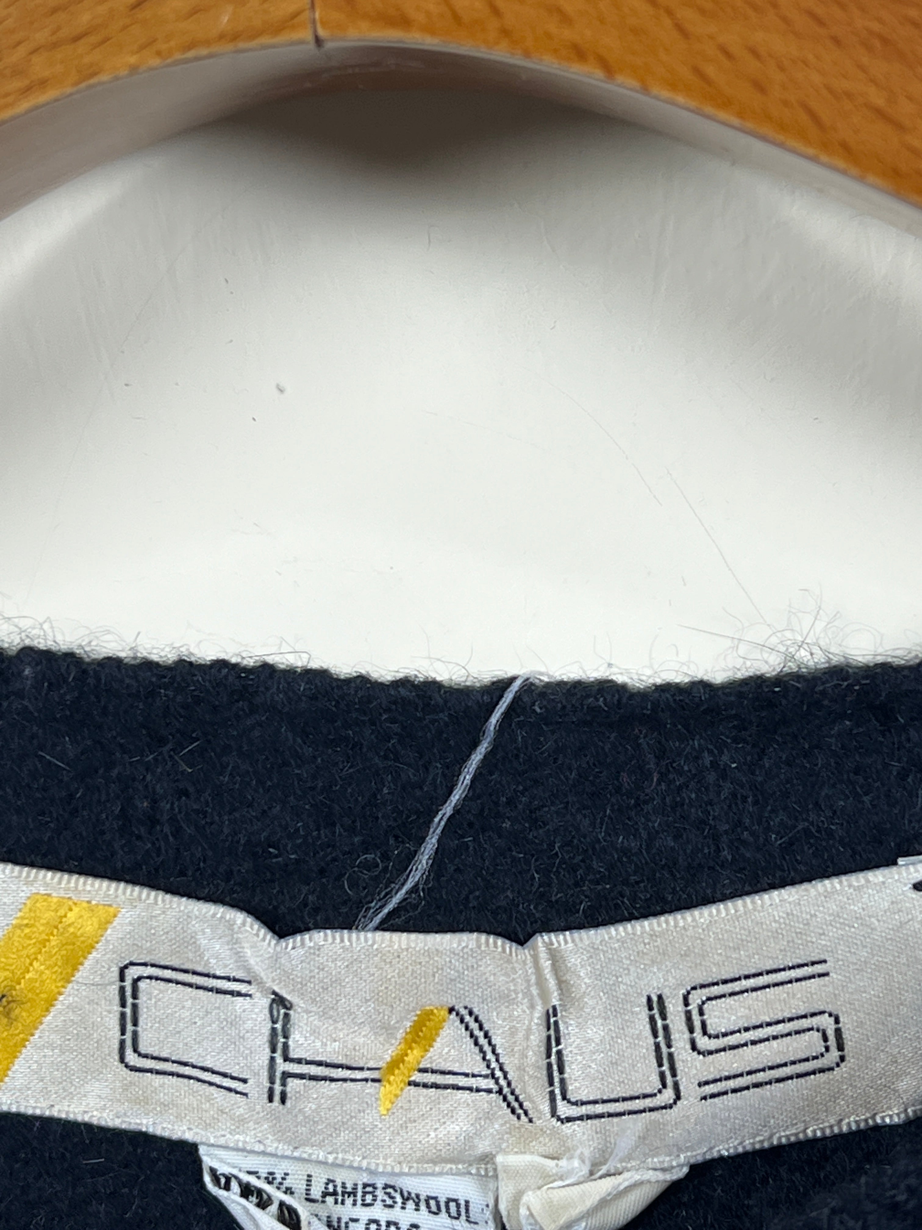Chaus Sweater (Women) (Medium-Large)