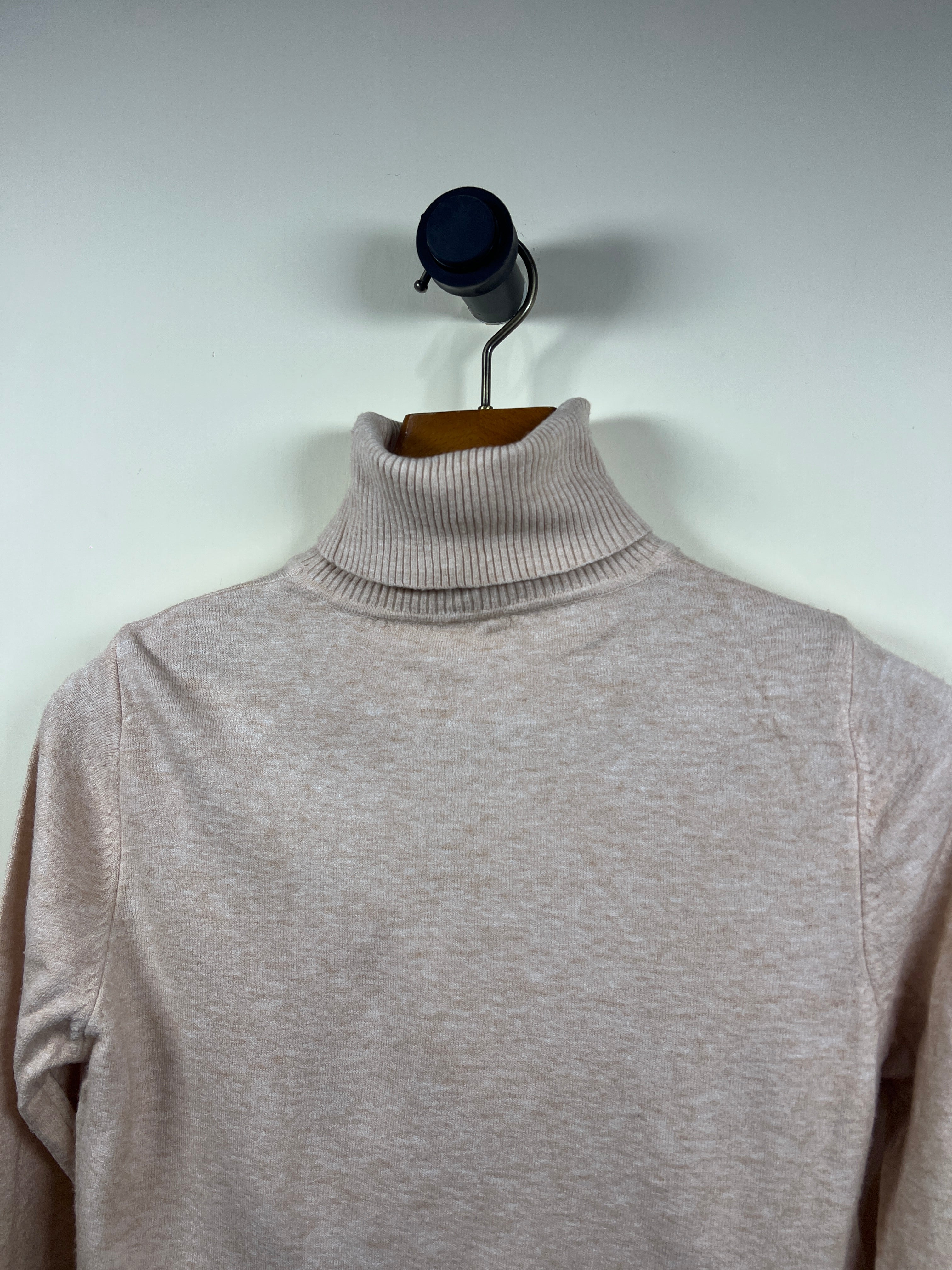 Turtle Neck Sweater (Women) (Small)
