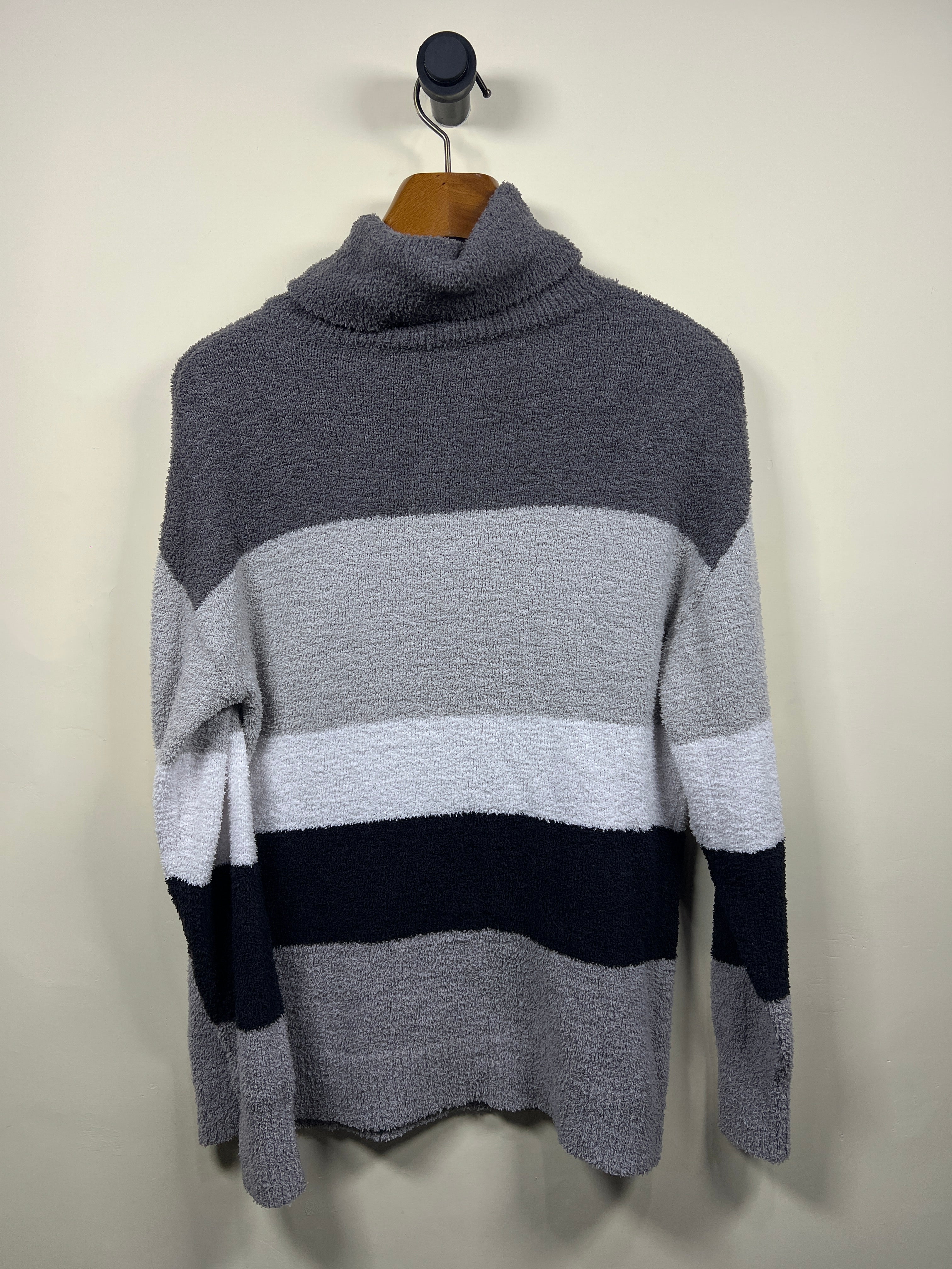 Turtle Neck Sweater (Women) (X-Large)