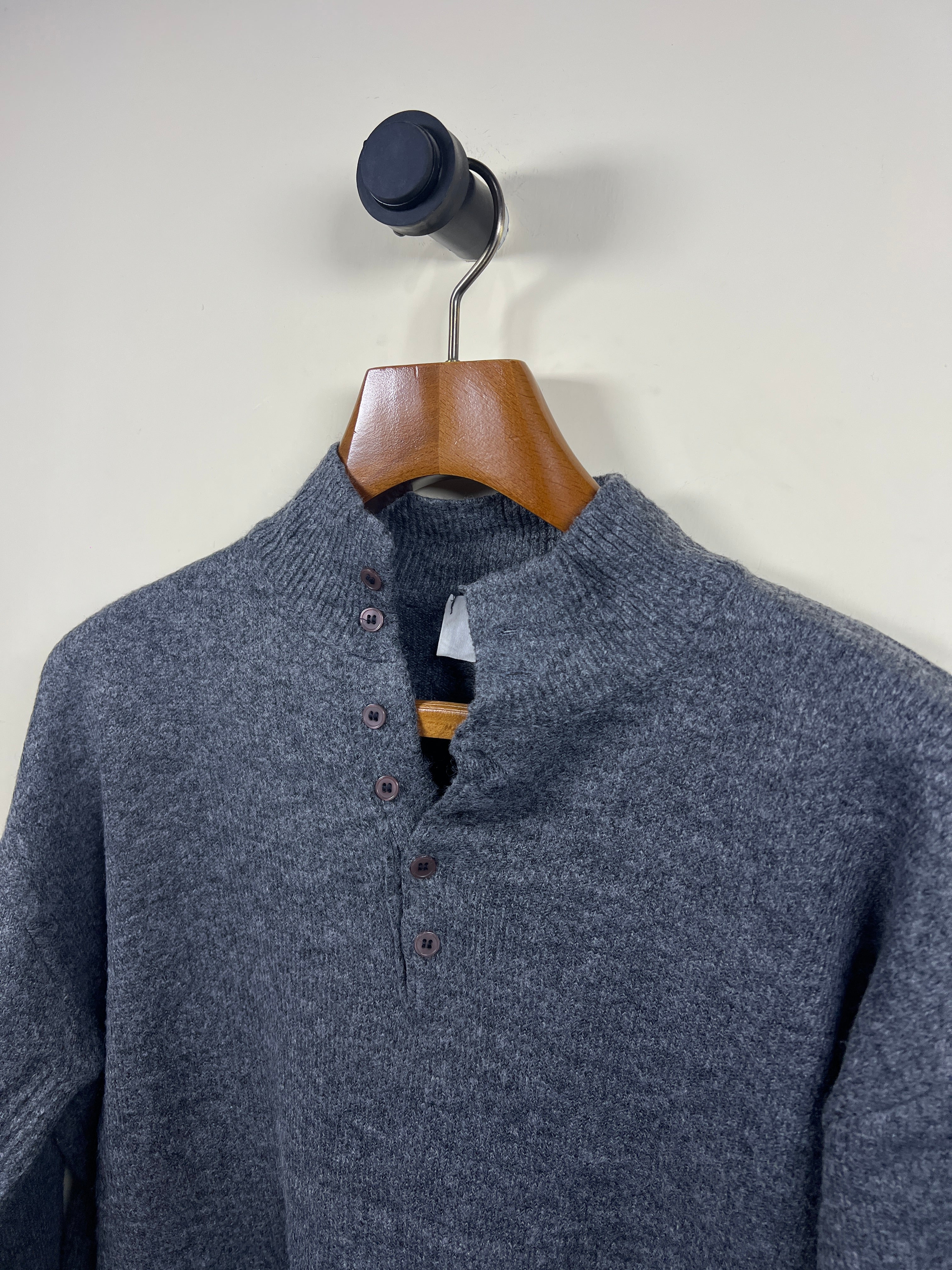 Jogun Quarter Buttoned Sweater (Large)